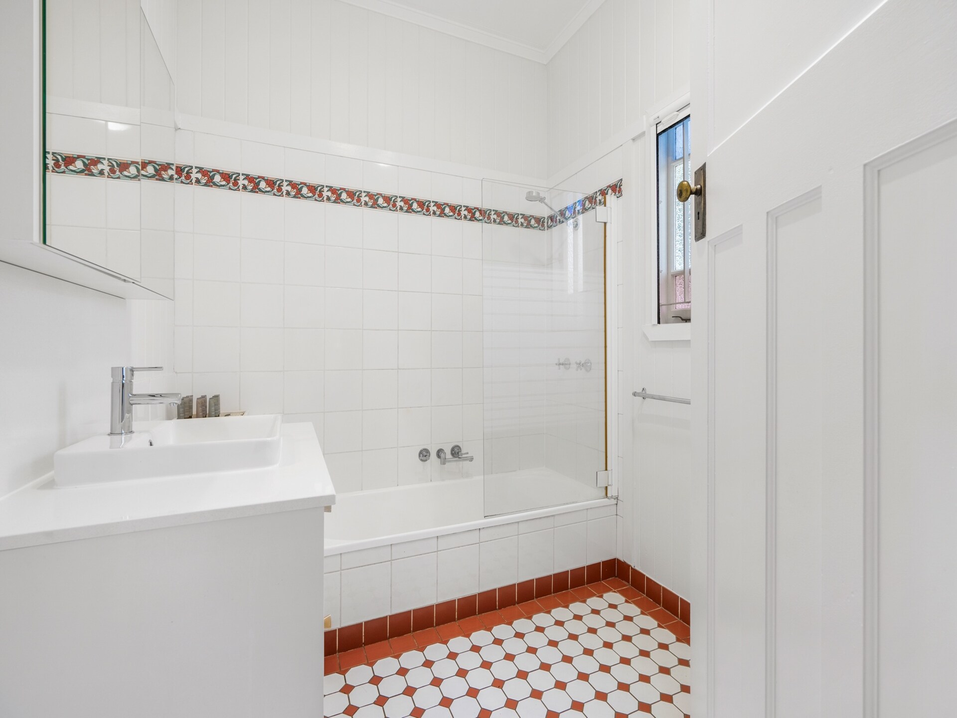 Ruim 3-kamer appartement met garage in bruisend West End - foto 18