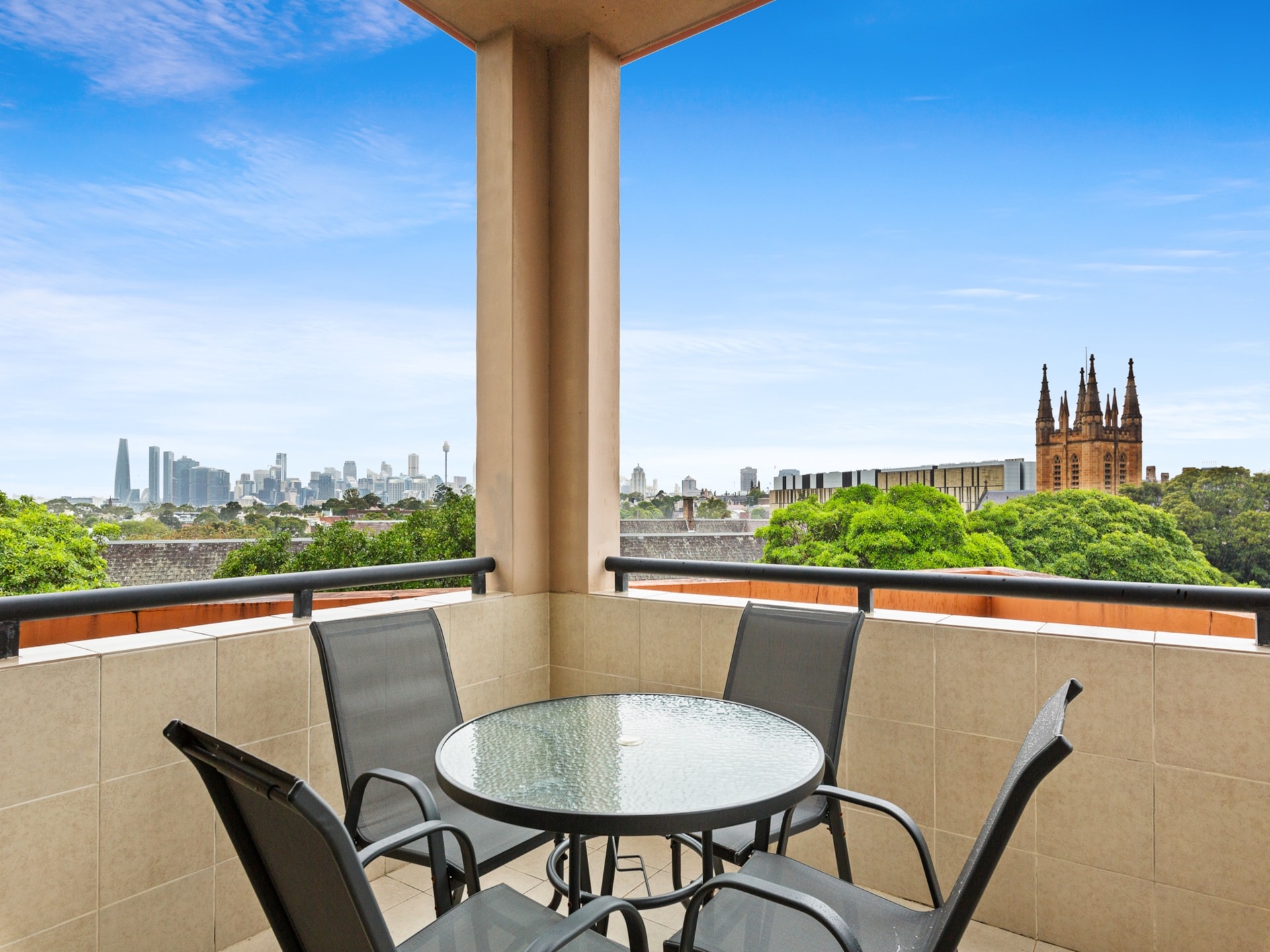 Stijlvol en ruim appartement met balkon in Camperdown - foto 2
