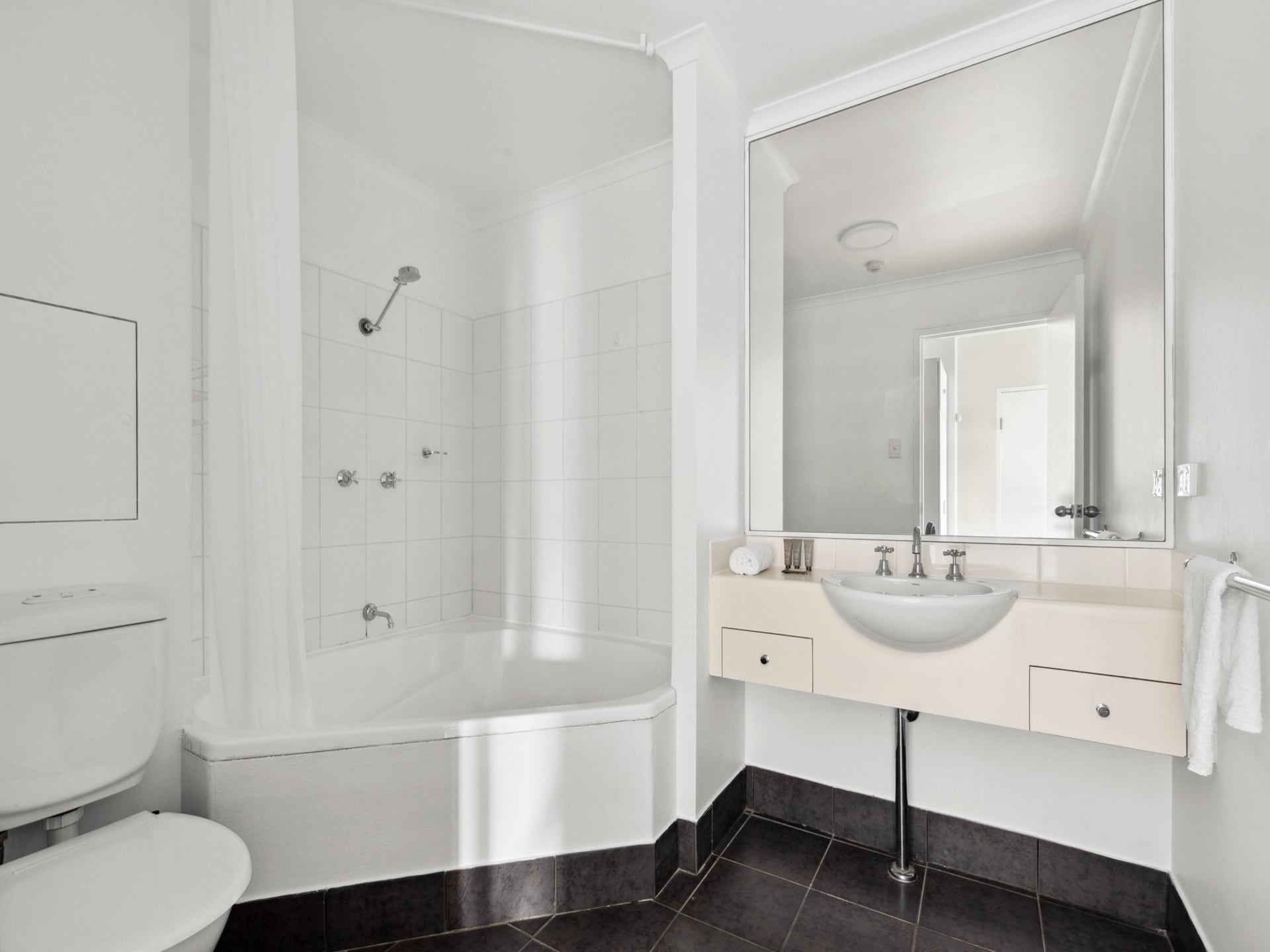 Stijlvol en ruim appartement met balkon in Camperdown - foto 12
