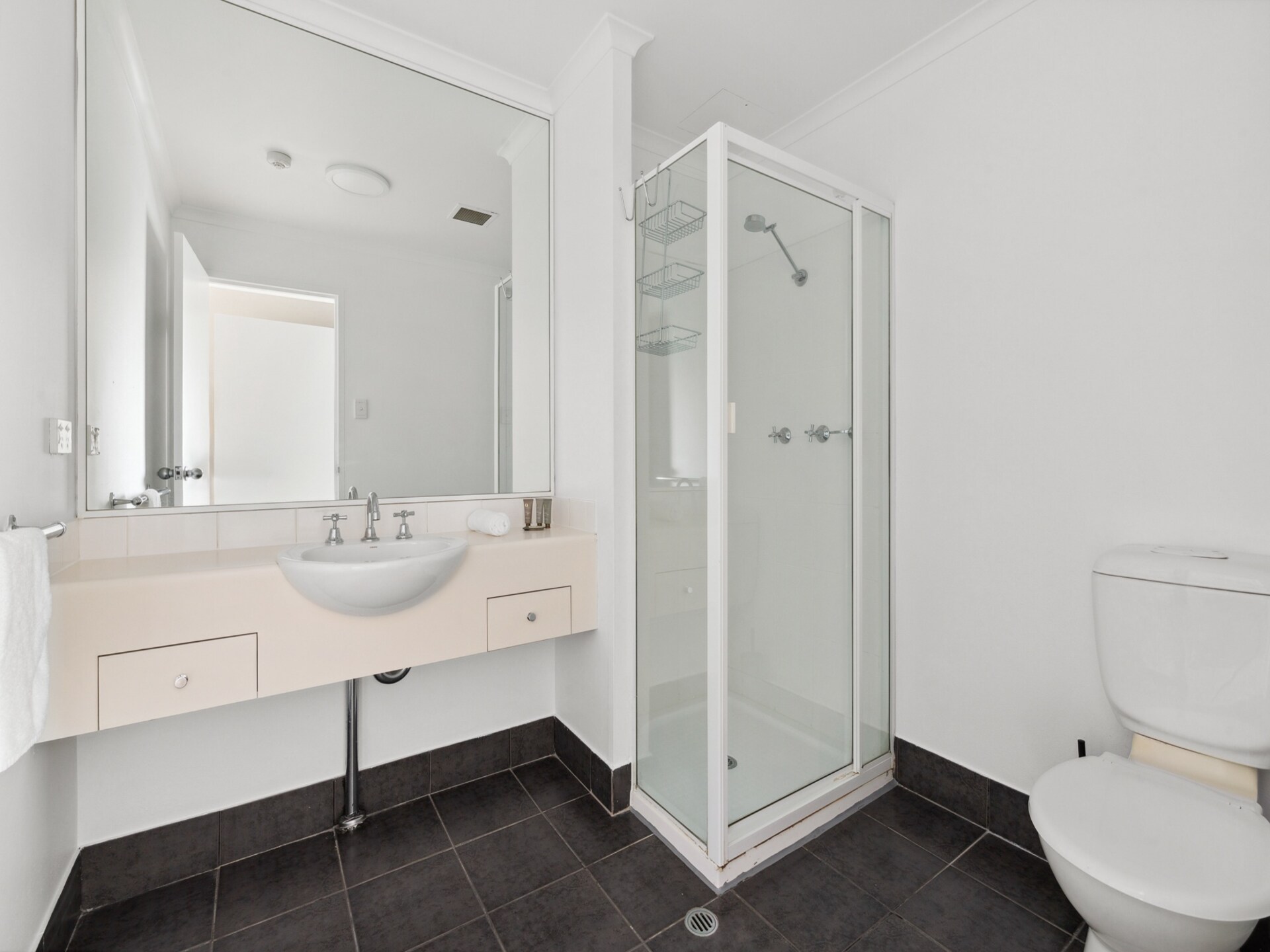 Stijlvol en ruim appartement met balkon in Camperdown - foto 13