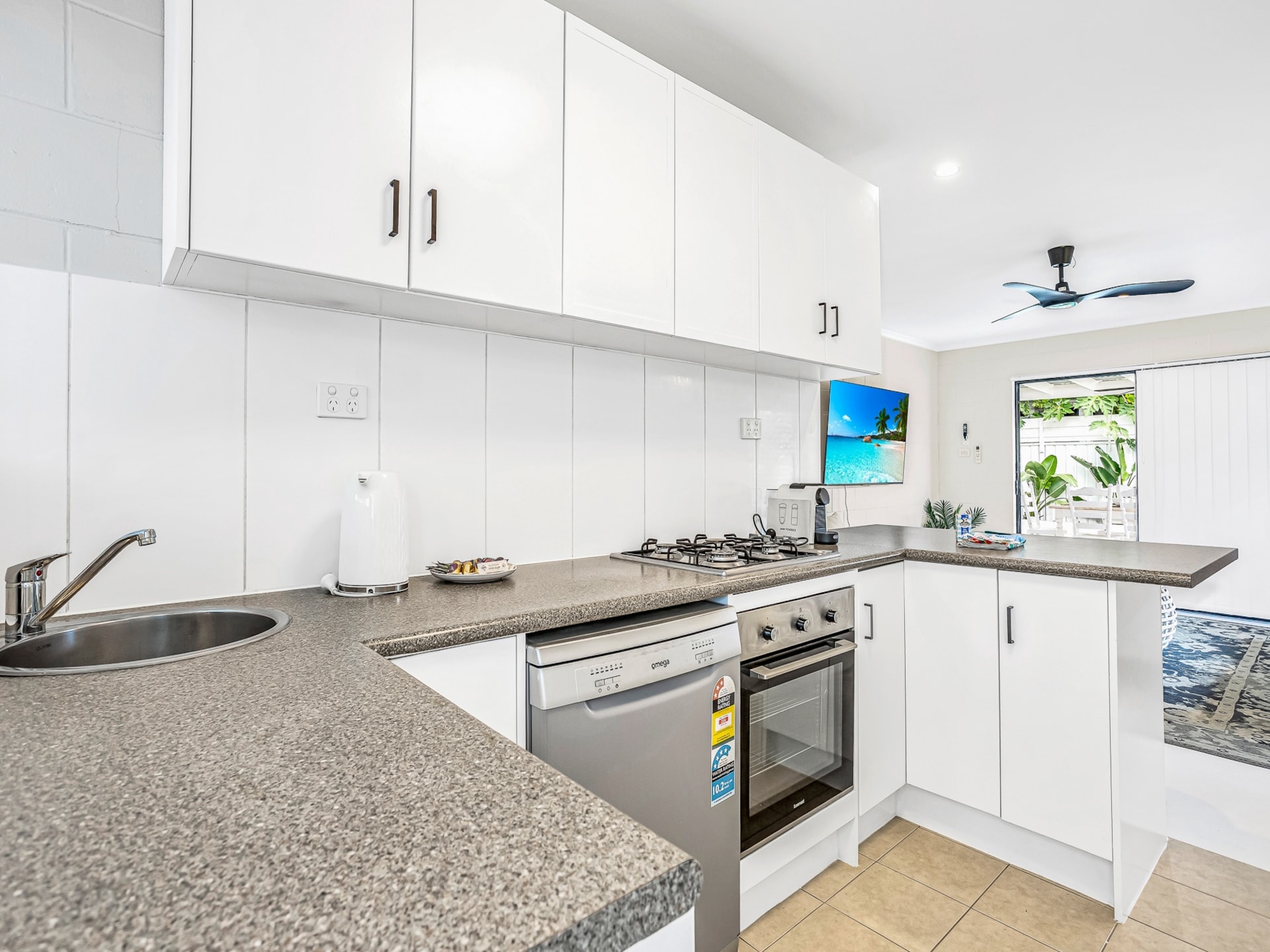 Licht en ruim triplex appartement nabij Holloways Beach - foto 8