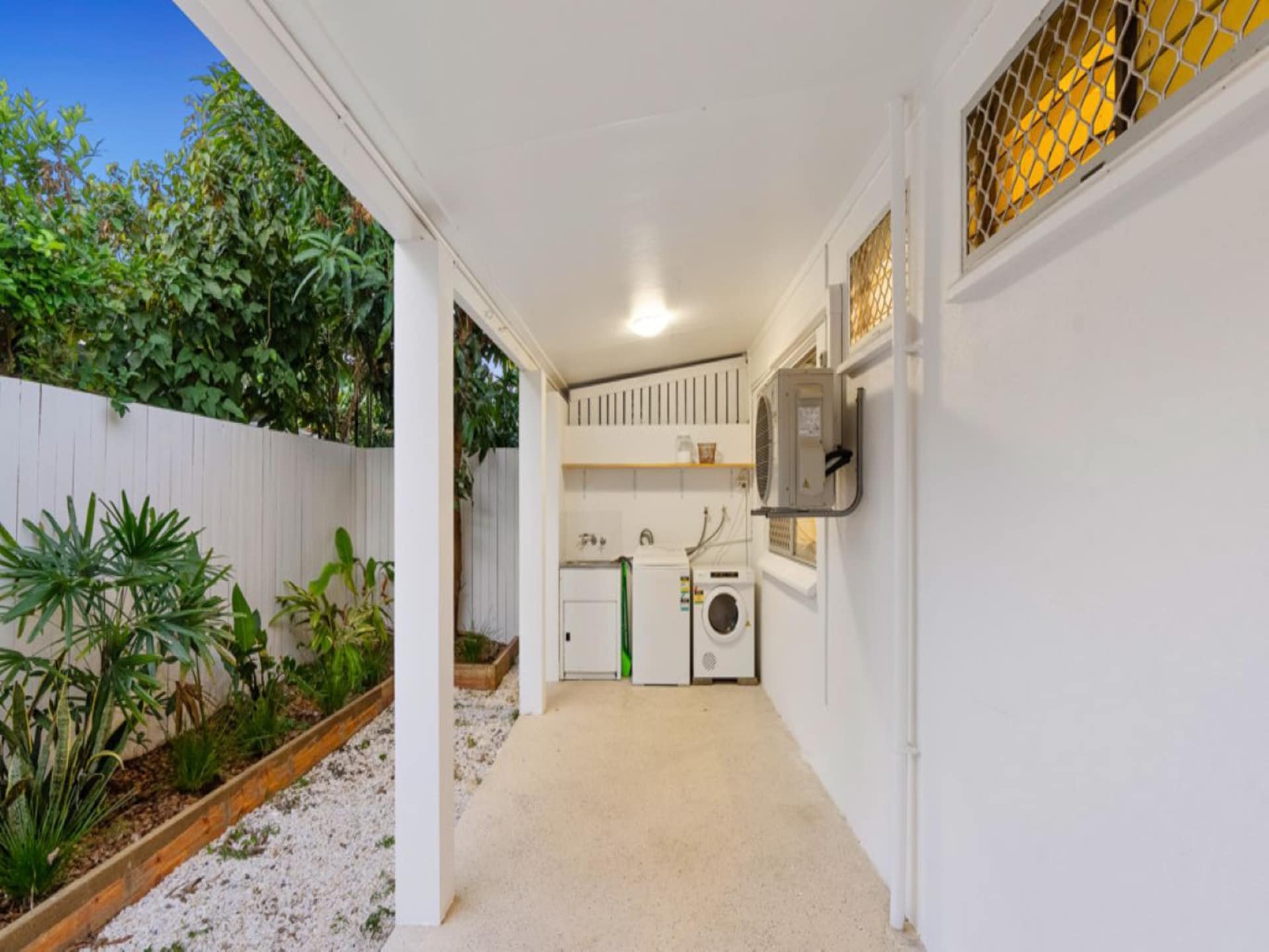Licht en ruim triplex appartement nabij Holloways Beach - foto 12