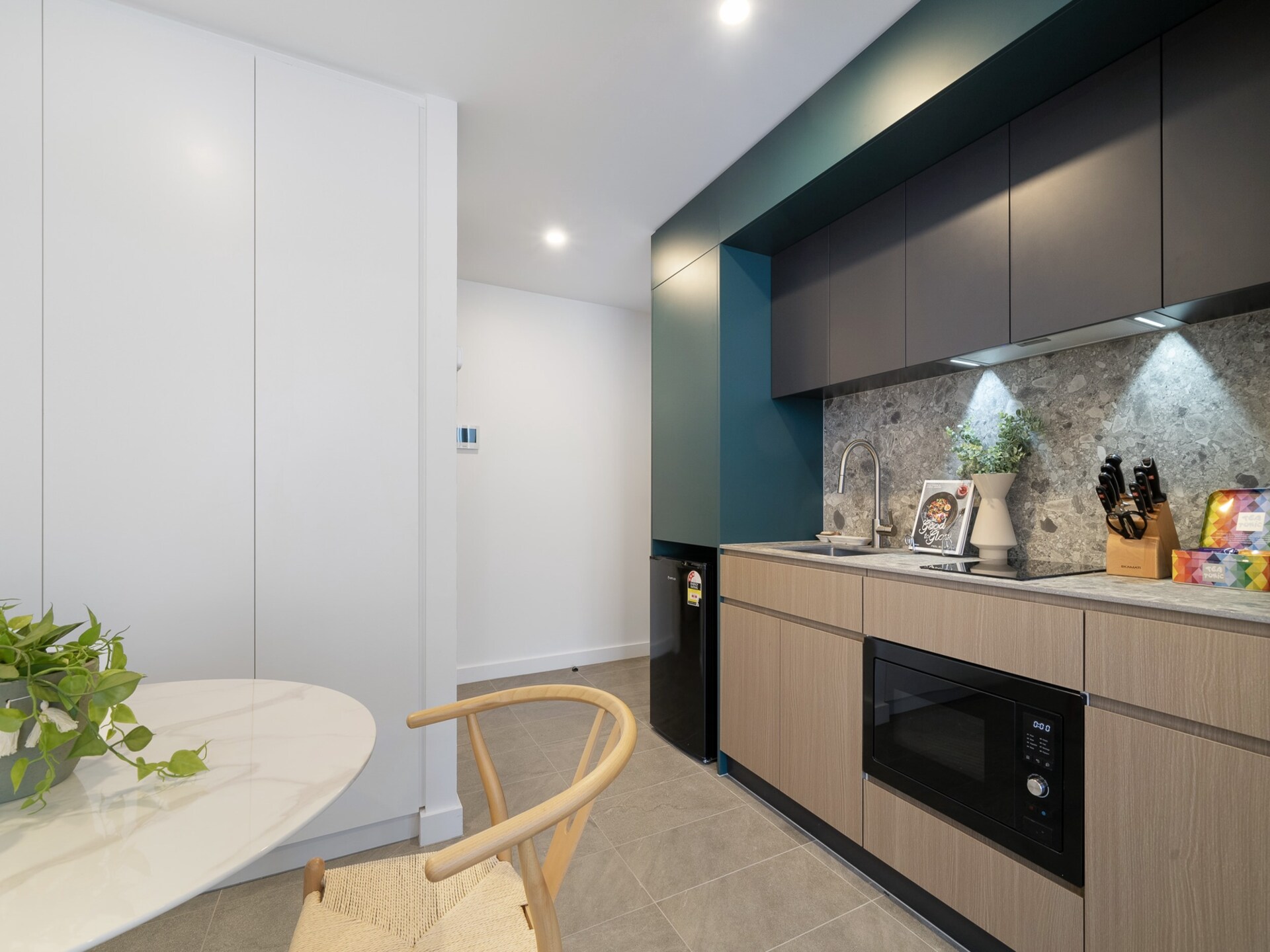Lichte studio in North Fremantle met zwembad en dakterras - foto 9