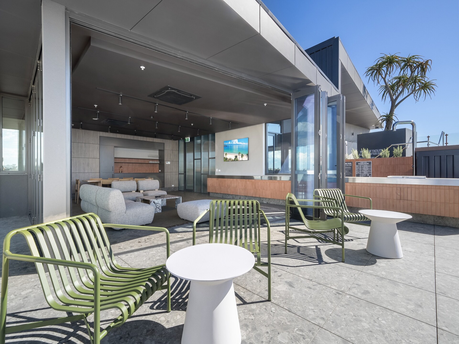 Lichte studio in North Fremantle met zwembad en dakterras - foto 16