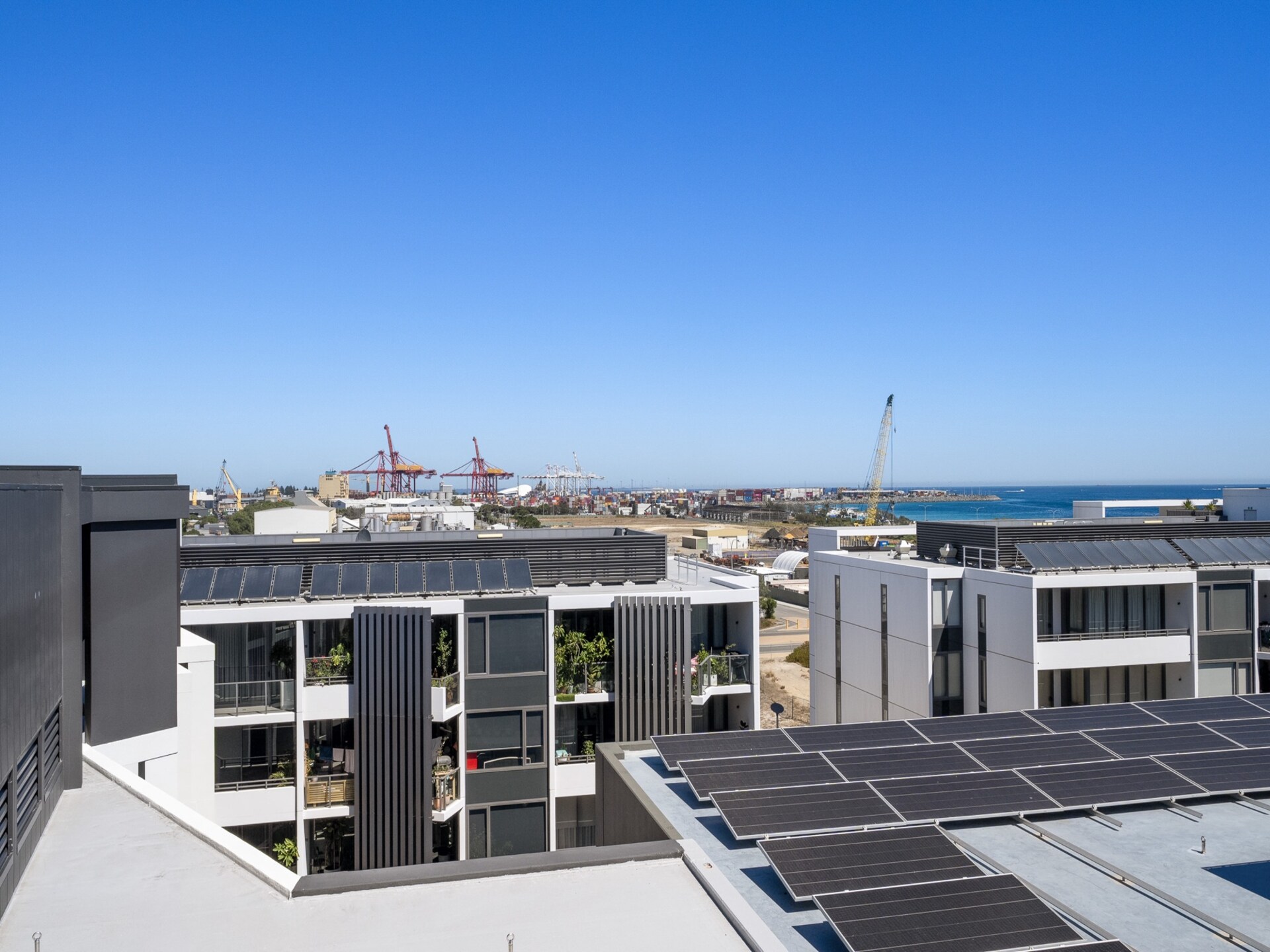 Lichte studio in North Fremantle met zwembad en dakterras - foto 19