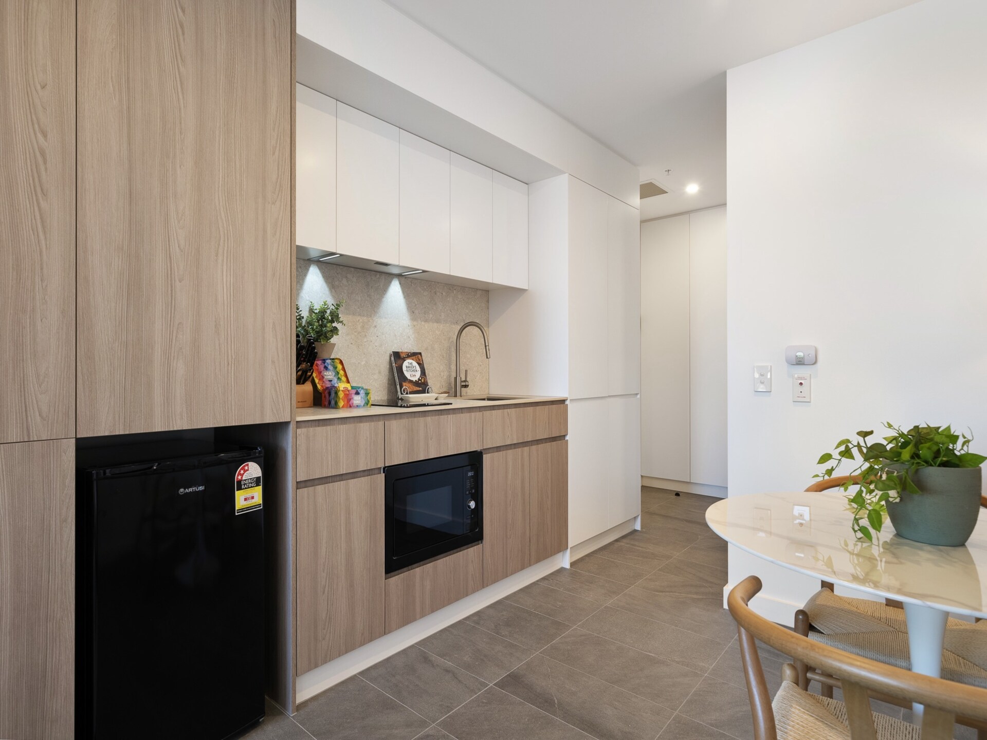Lichte studio in North Fremantle met dakterras en airco - foto 9