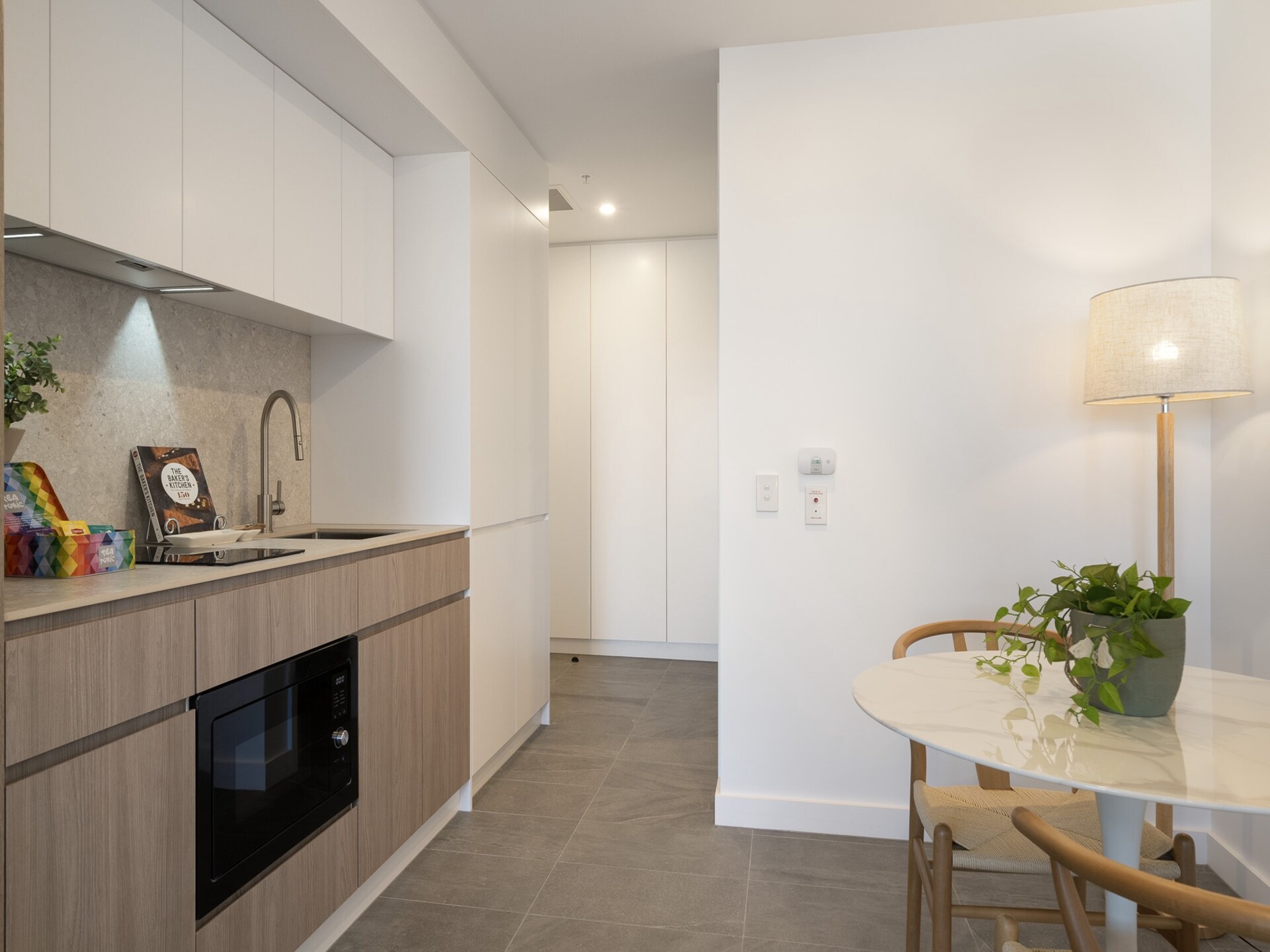 Lichte studio in North Fremantle met dakterras en airco - foto 10