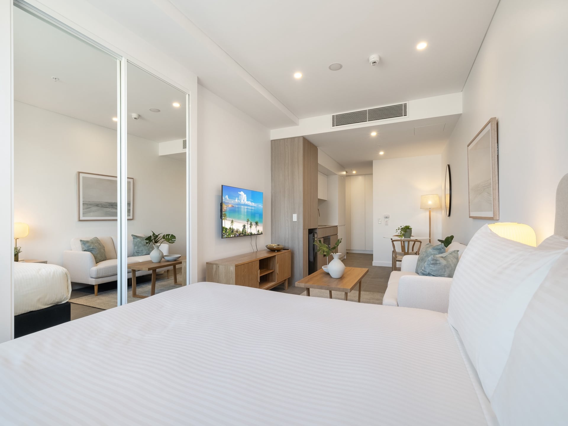 Lichte studio in North Fremantle met dakterras en airco - foto 14
