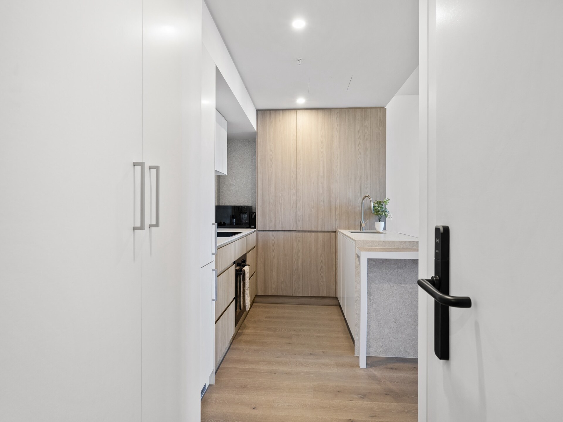Modern appartement in North Fremantle met dakterras en parkeren - foto 30