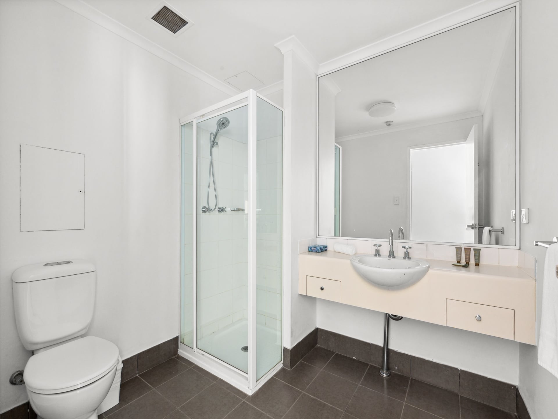 Stijlvol appartement in Camperdown met zwembad en binnenplaats - foto 14