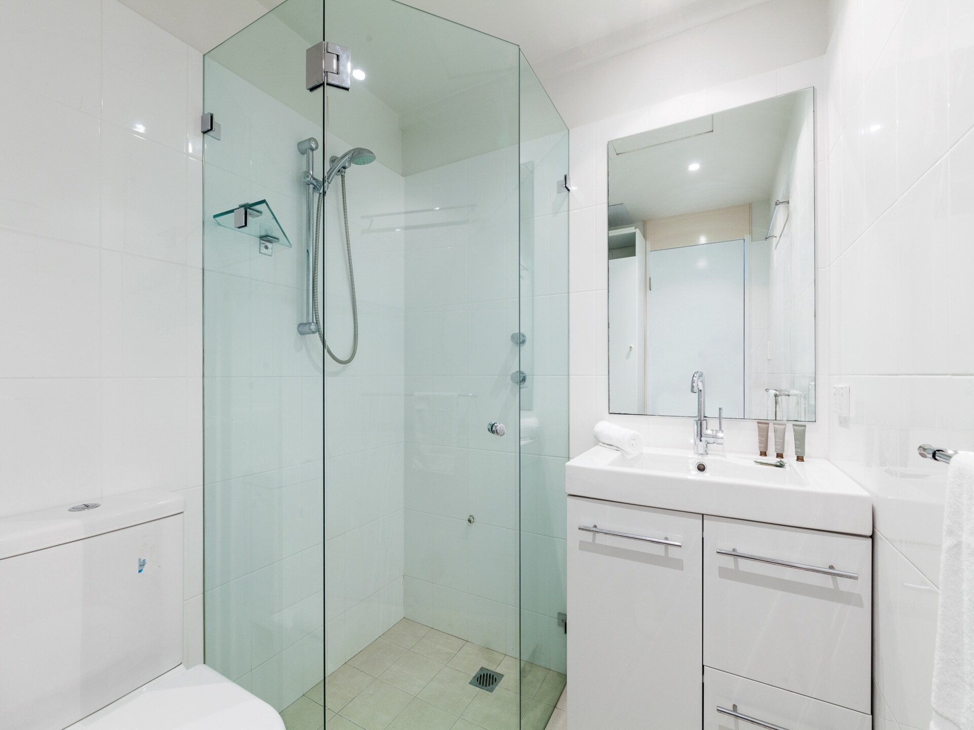 Lichte studio in Elizabeth Bay met zwembad en uitzicht - foto 9