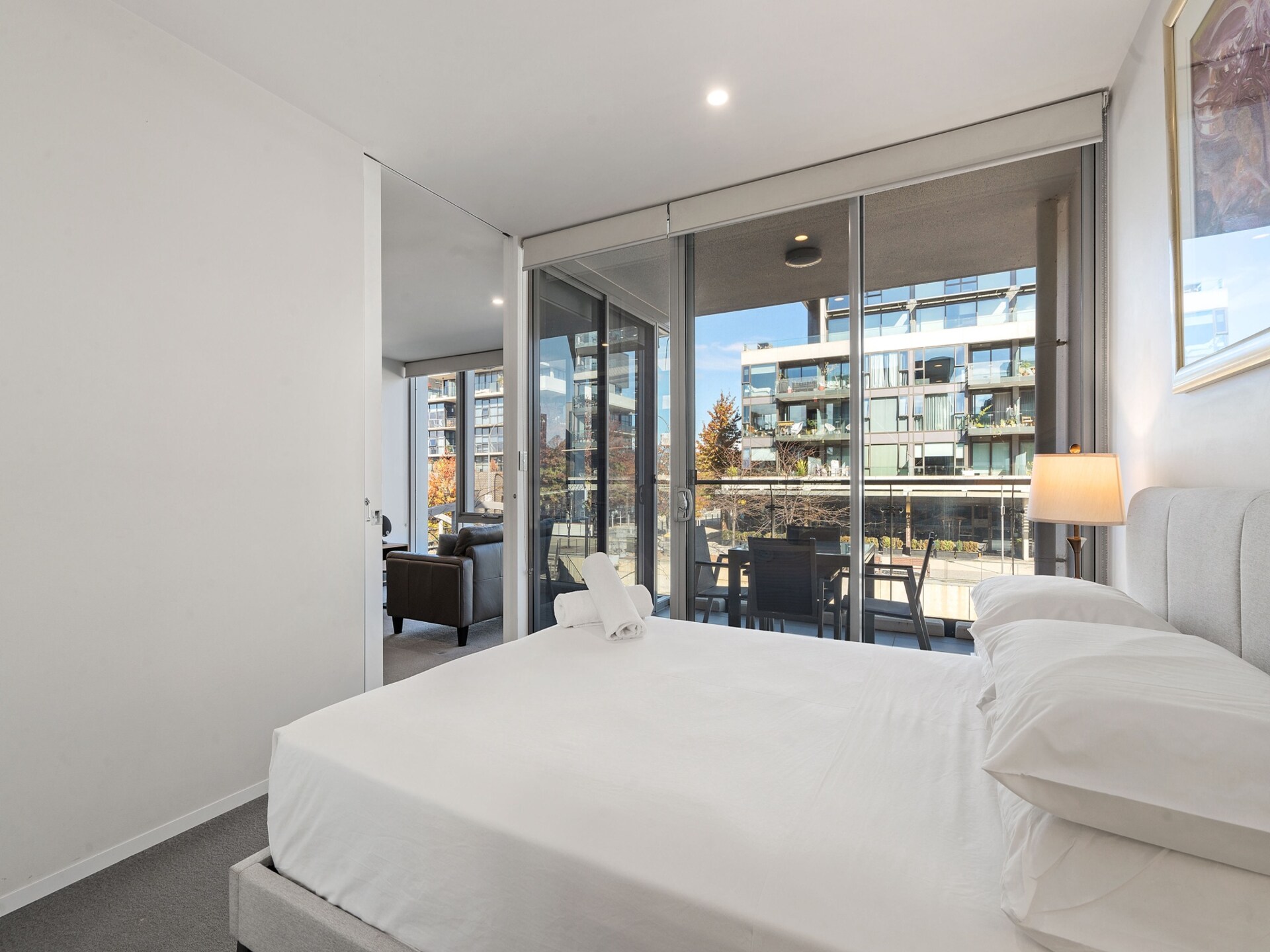 Licht en ruim appartement aan het Kingston Lake met zwembad - foto 8