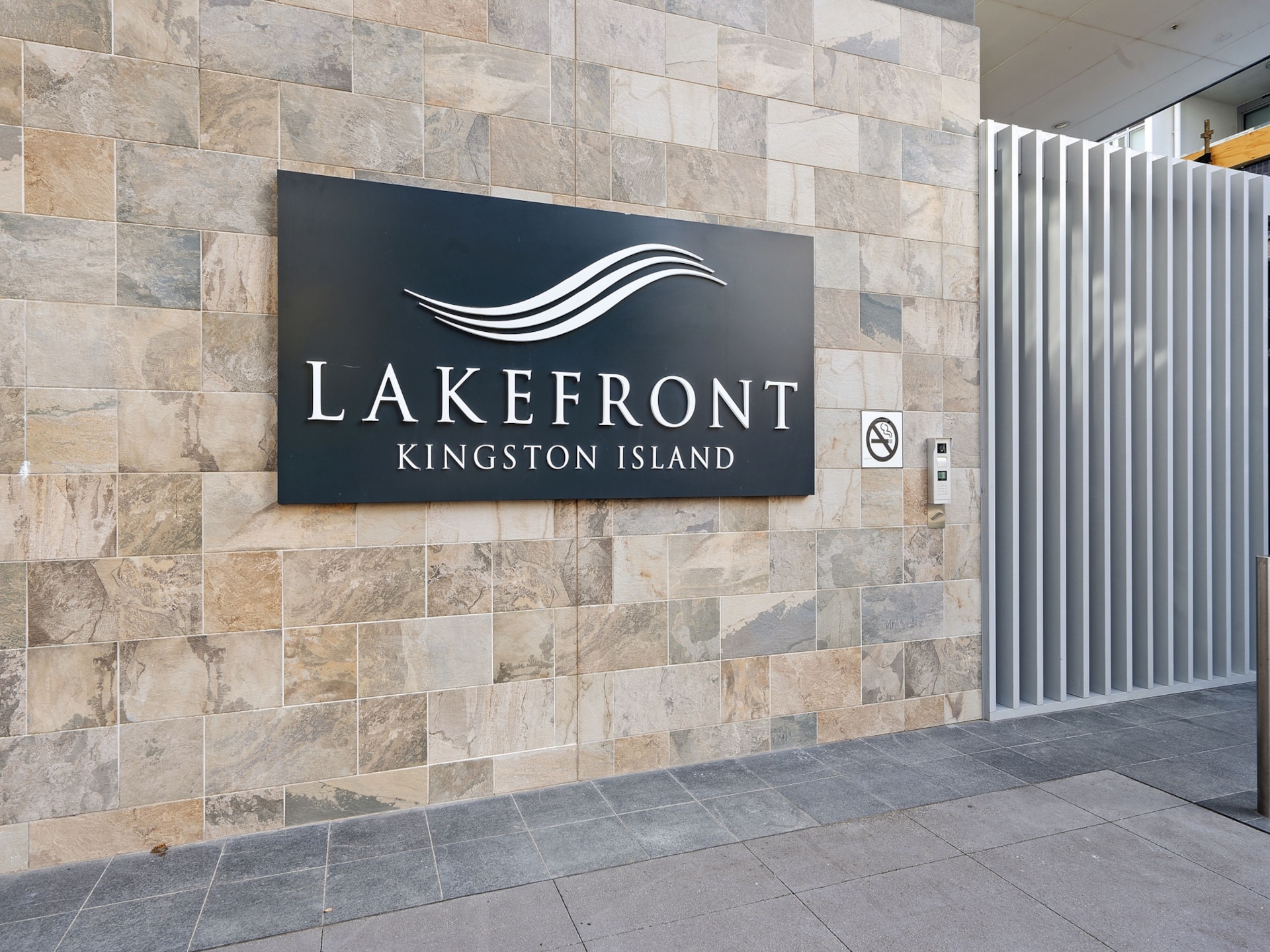 Licht en ruim appartement aan het Kingston Lake met zwembad - foto 15