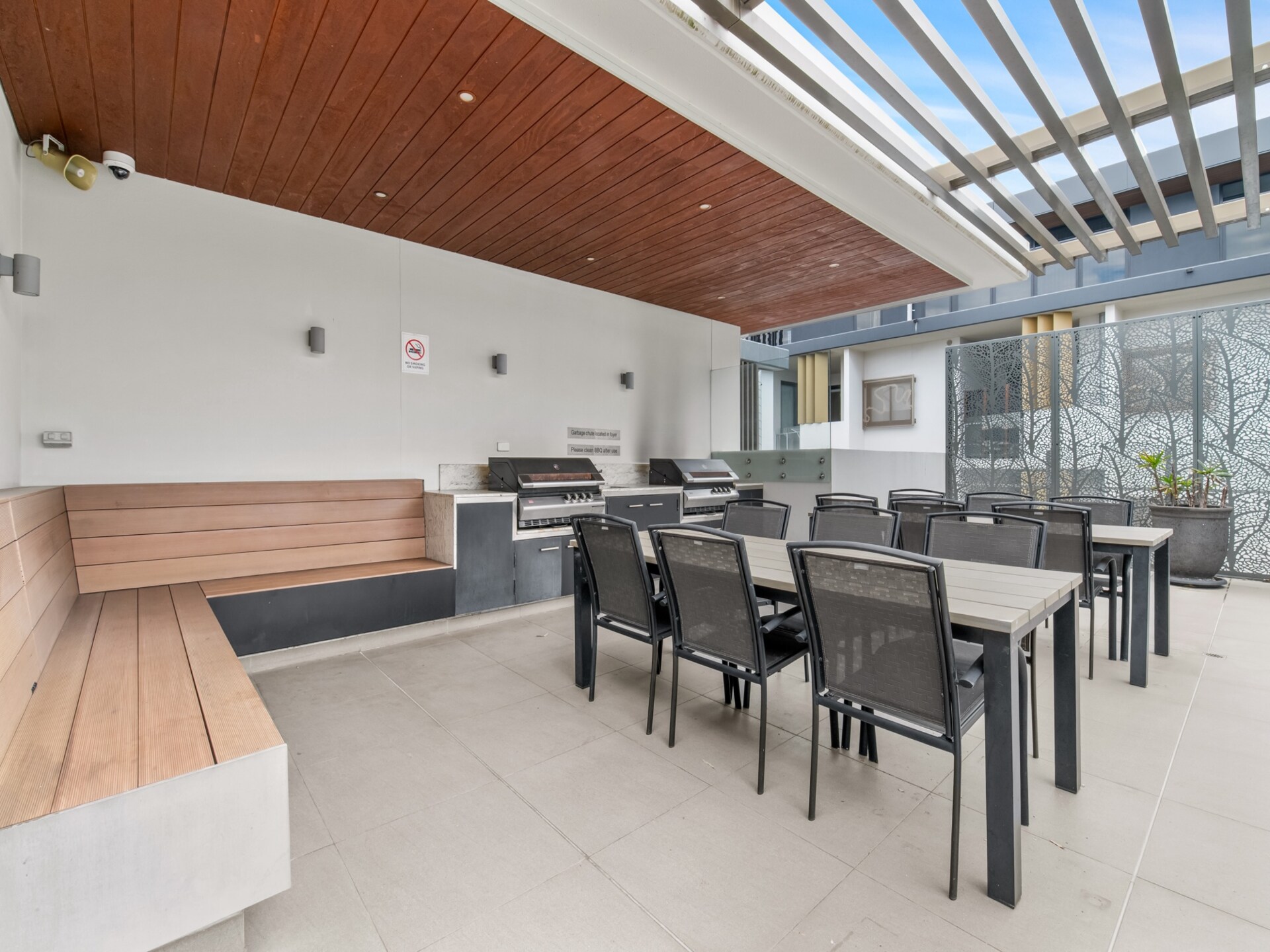 Licht appartement in West End met zwembad, balkon en parkeerplaats - foto 5