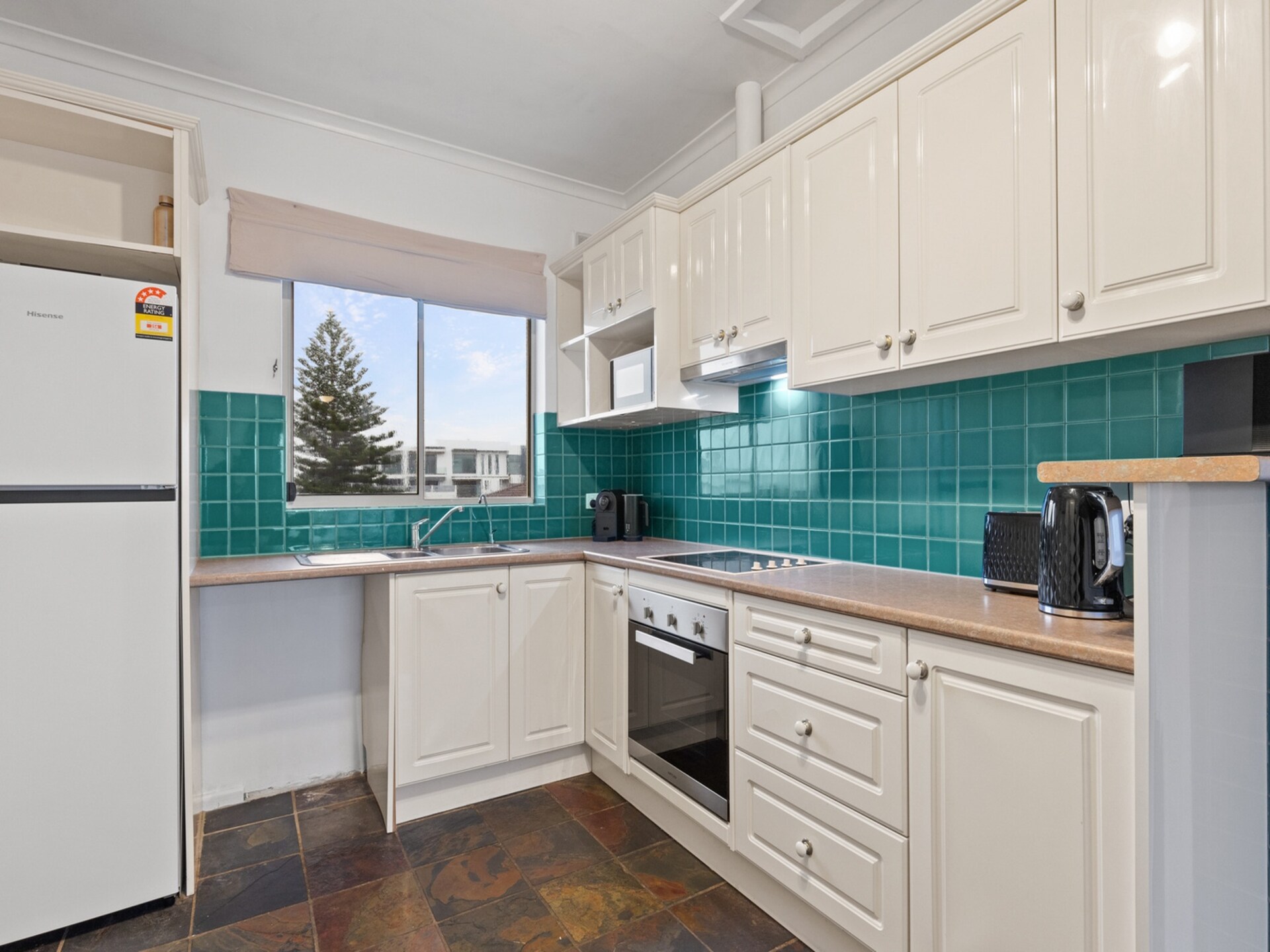 Licht appartement op de bovenste verdieping met balkon en uitzicht, vlakbij het strand - foto 10