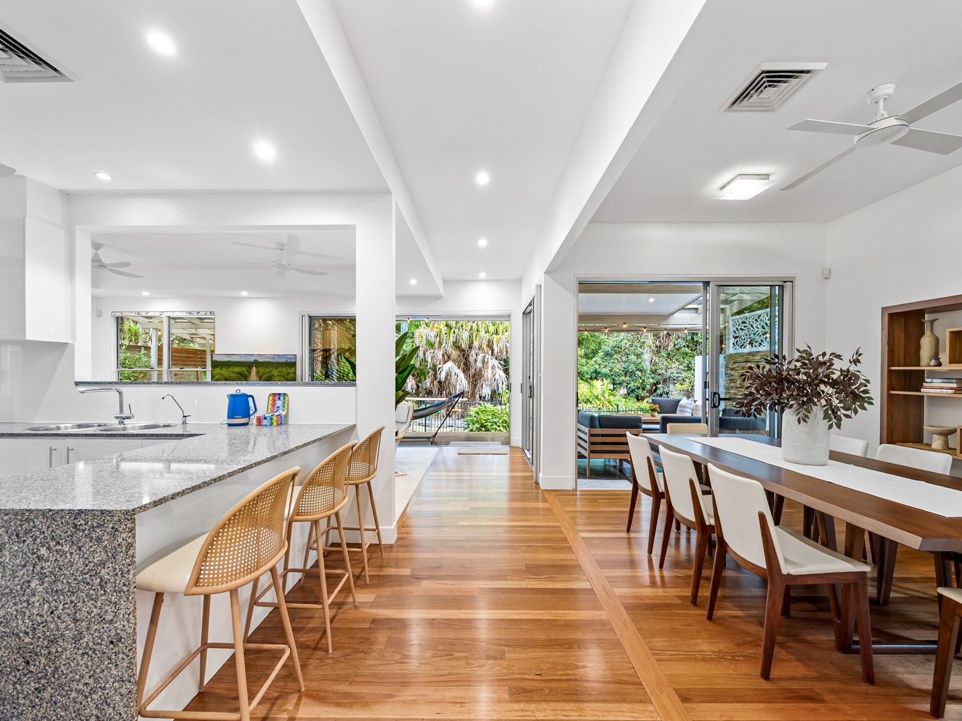 Ruim appartement met 3 slaapkamers nabij strand Alexandra Headland - foto 8