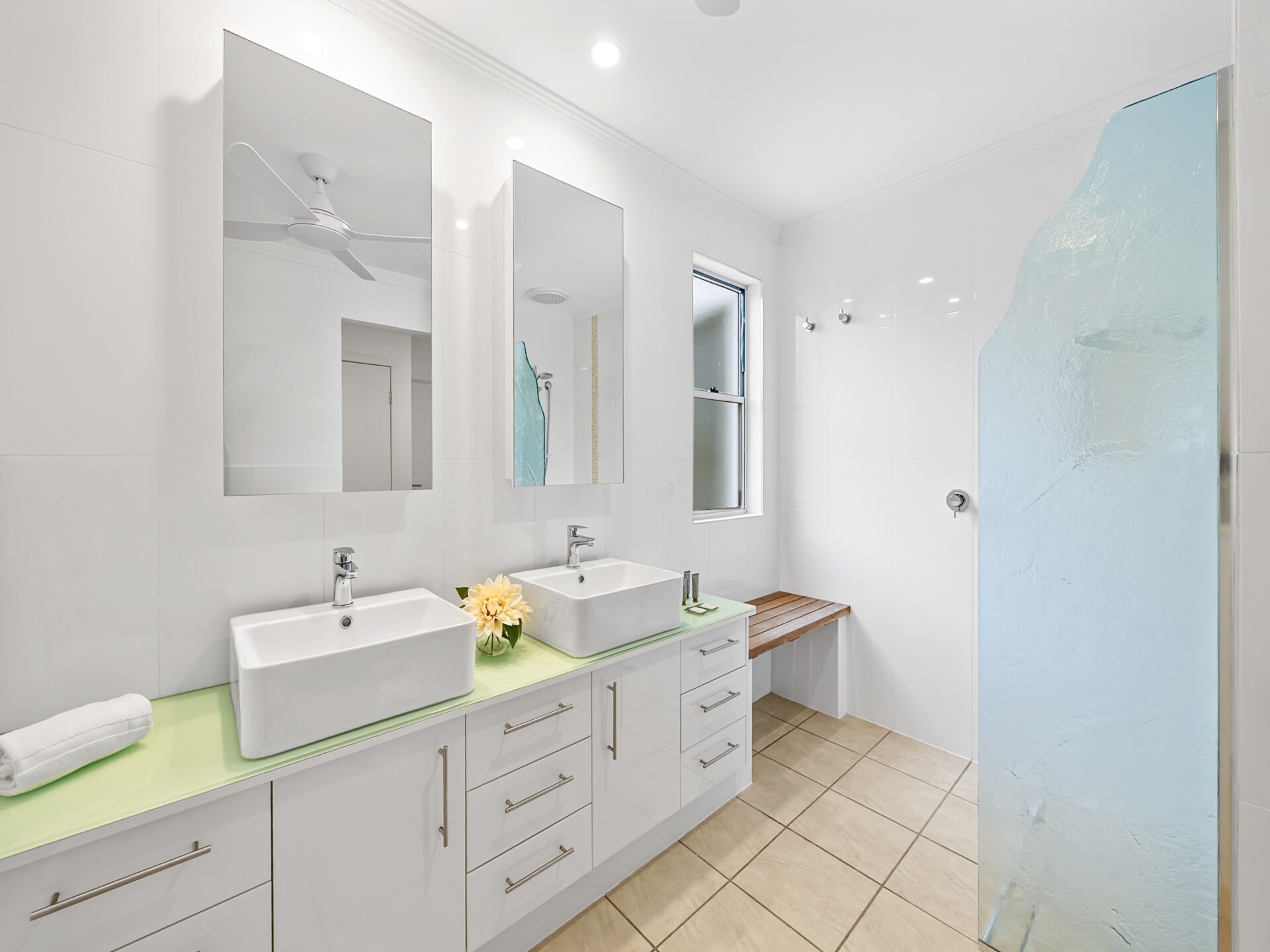 Ruim appartement met 3 slaapkamers nabij strand Alexandra Headland - foto 11
