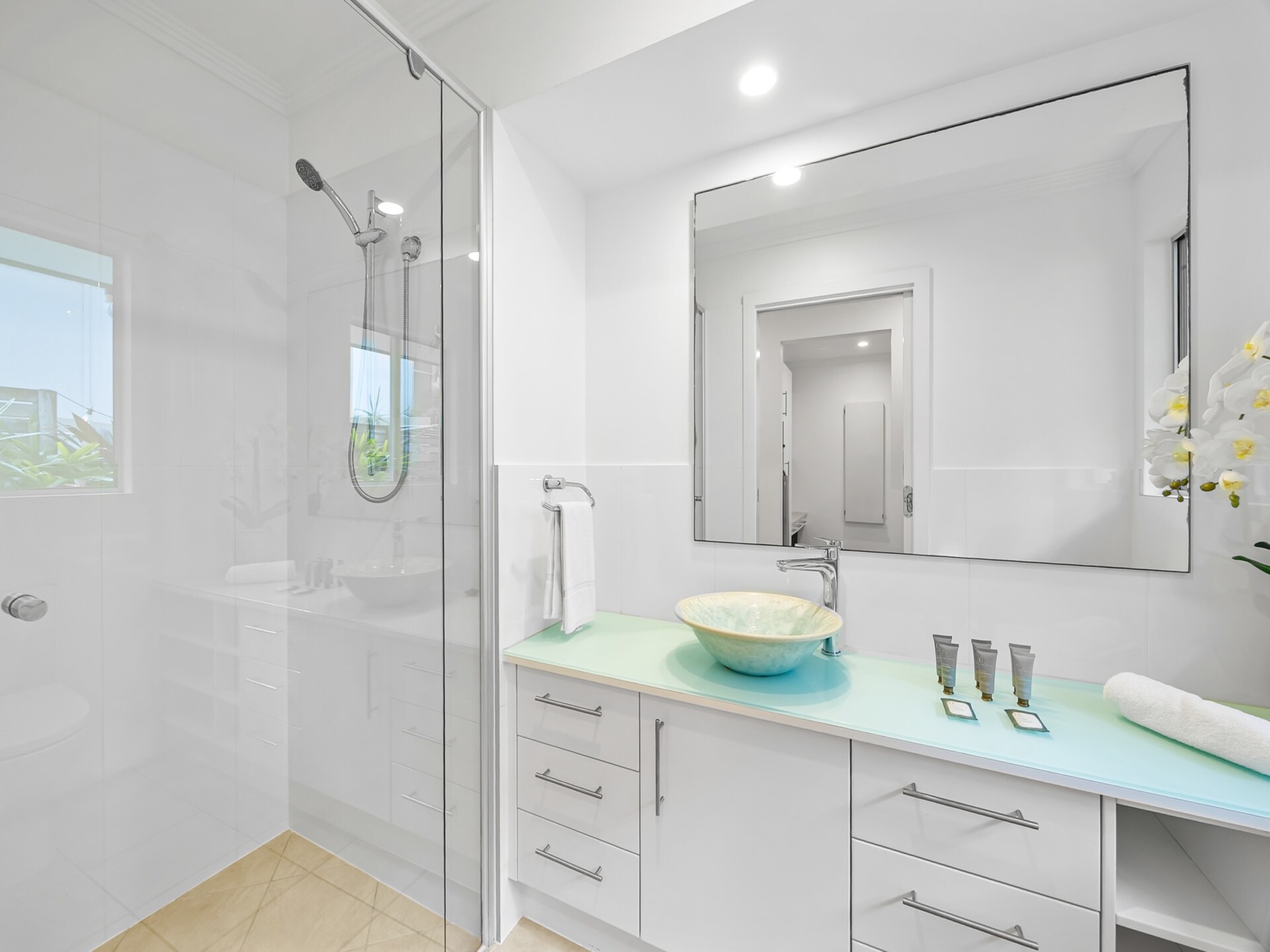 Ruim appartement met 3 slaapkamers nabij strand Alexandra Headland - foto 13