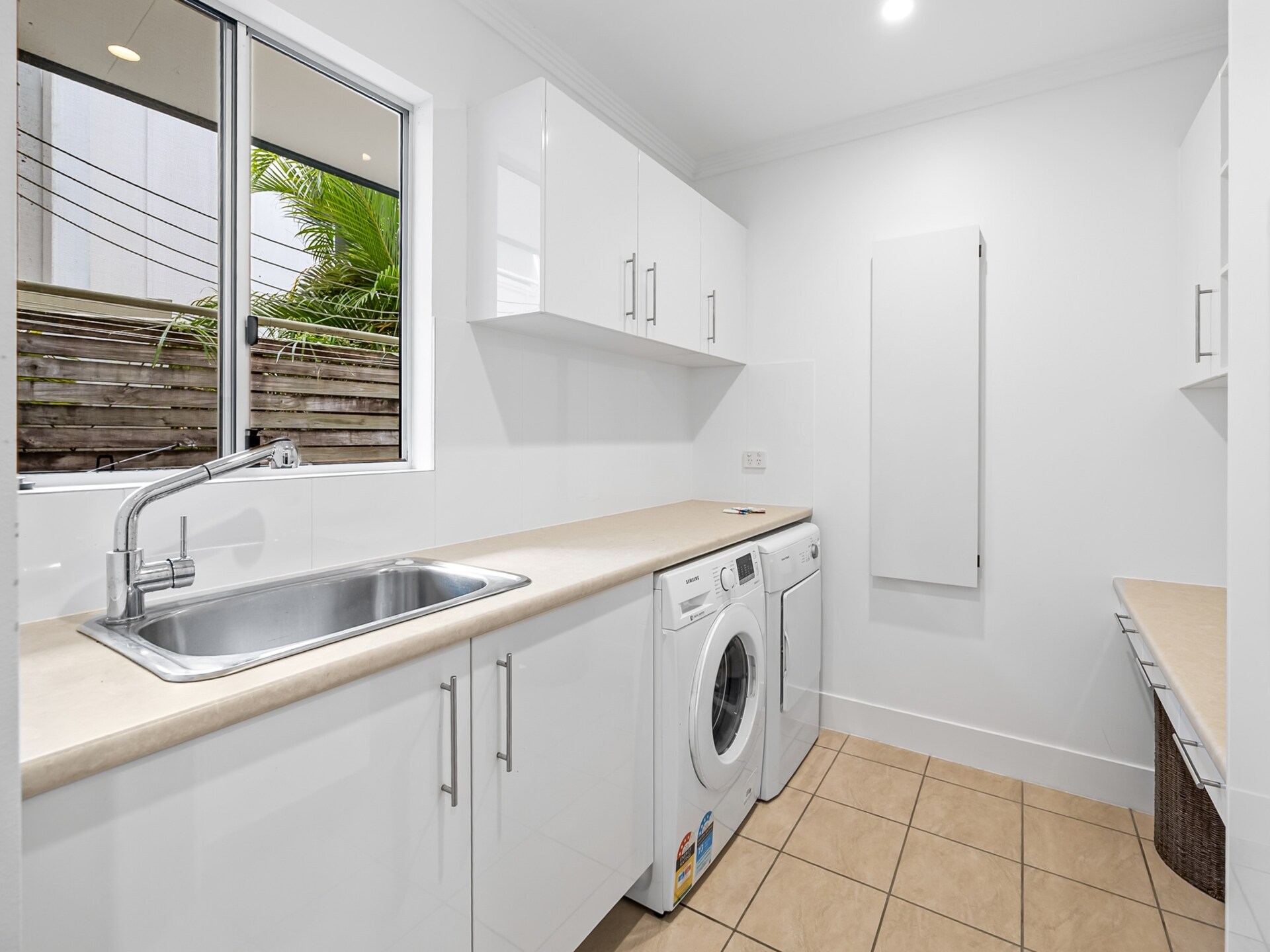 Ruim appartement met 3 slaapkamers nabij strand Alexandra Headland - foto 14