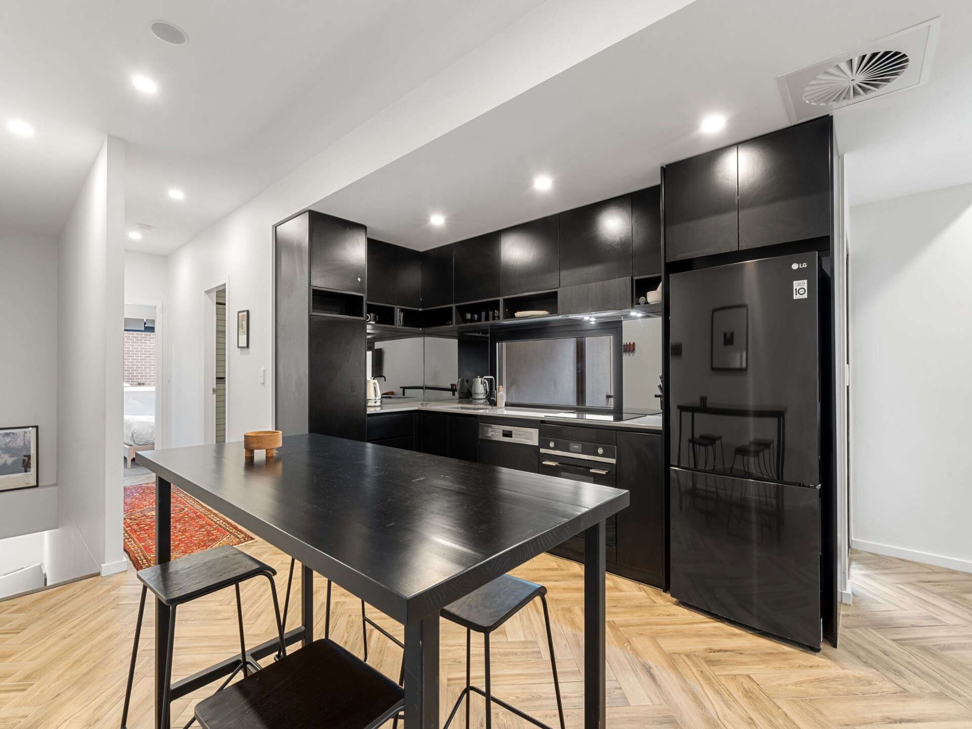 Elegant appartement in Kingston met balkon en parkeergarage - foto 5