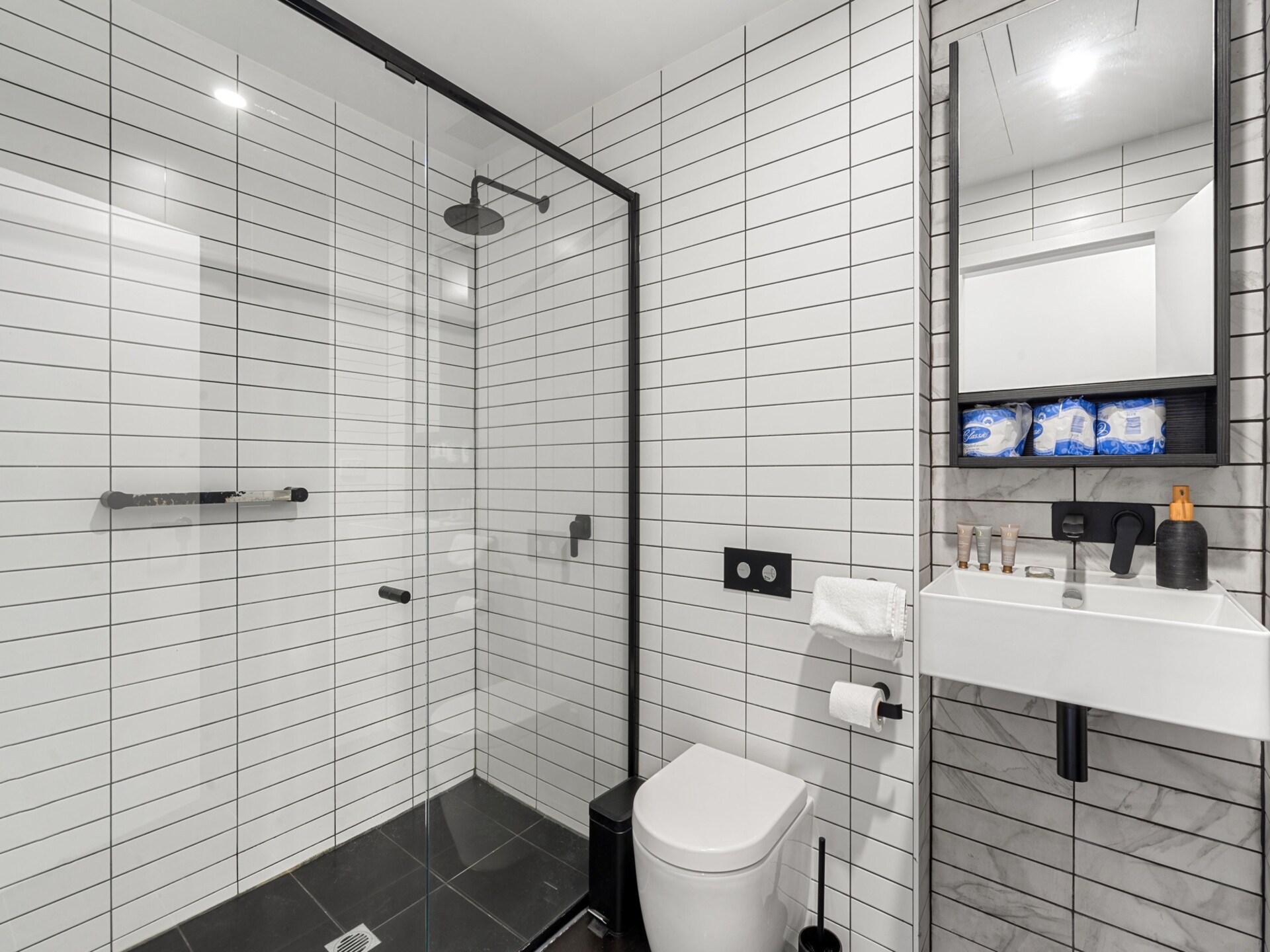 Elegant appartement in Kingston met balkon en parkeergarage - foto 10