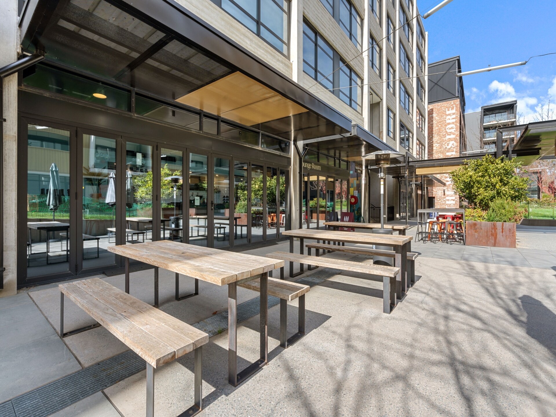 Elegant appartement in Kingston met balkon en parkeergarage - foto 12