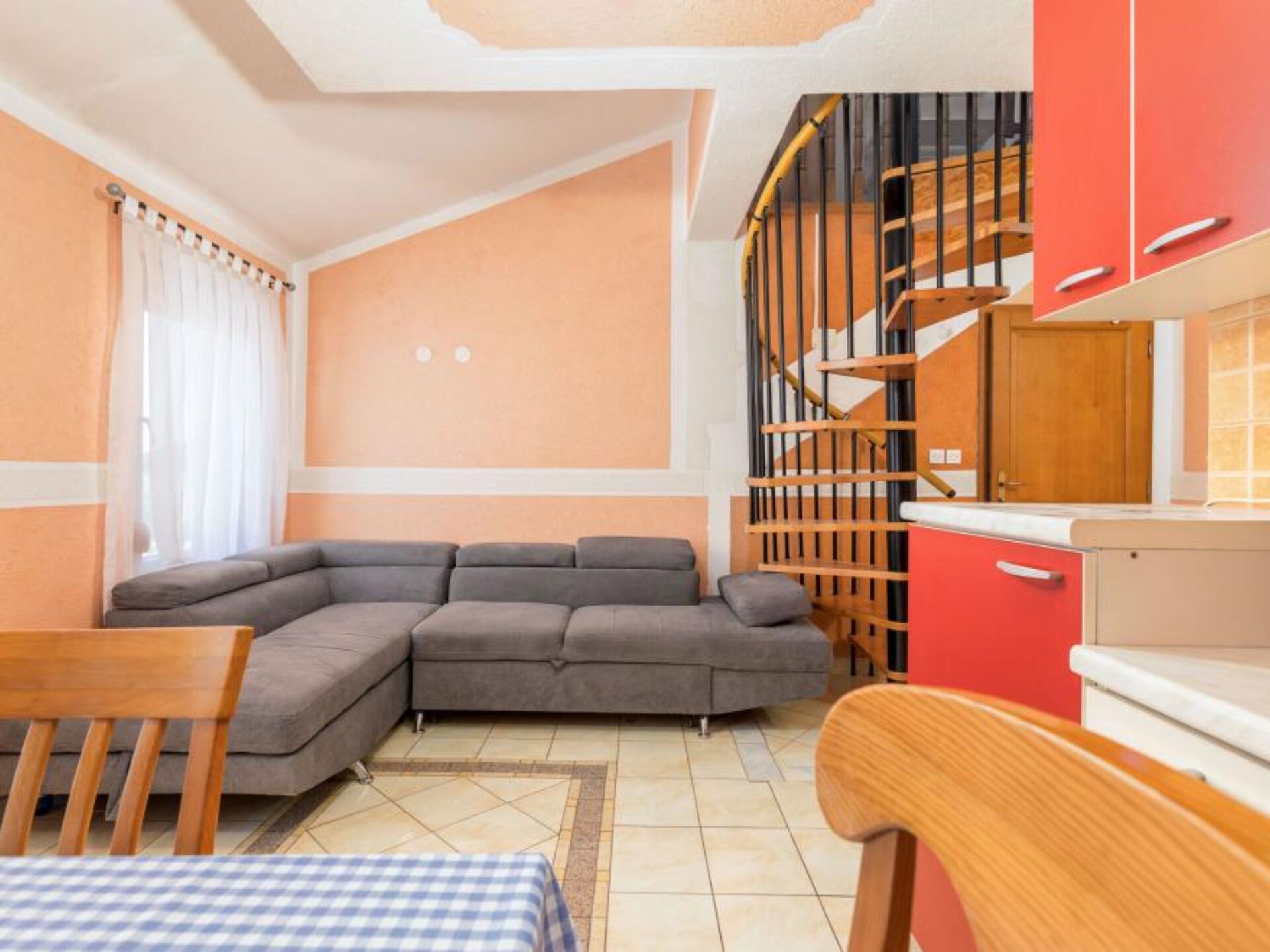 Knus appartement met terras voor 4, vlakbij strand en Brijuni - foto 1