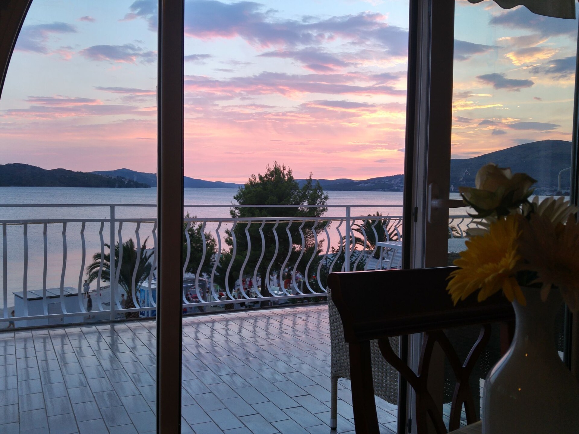 Zonovergoten appartement aan zee met terras voor 6 personen op Čiovo - foto 11
