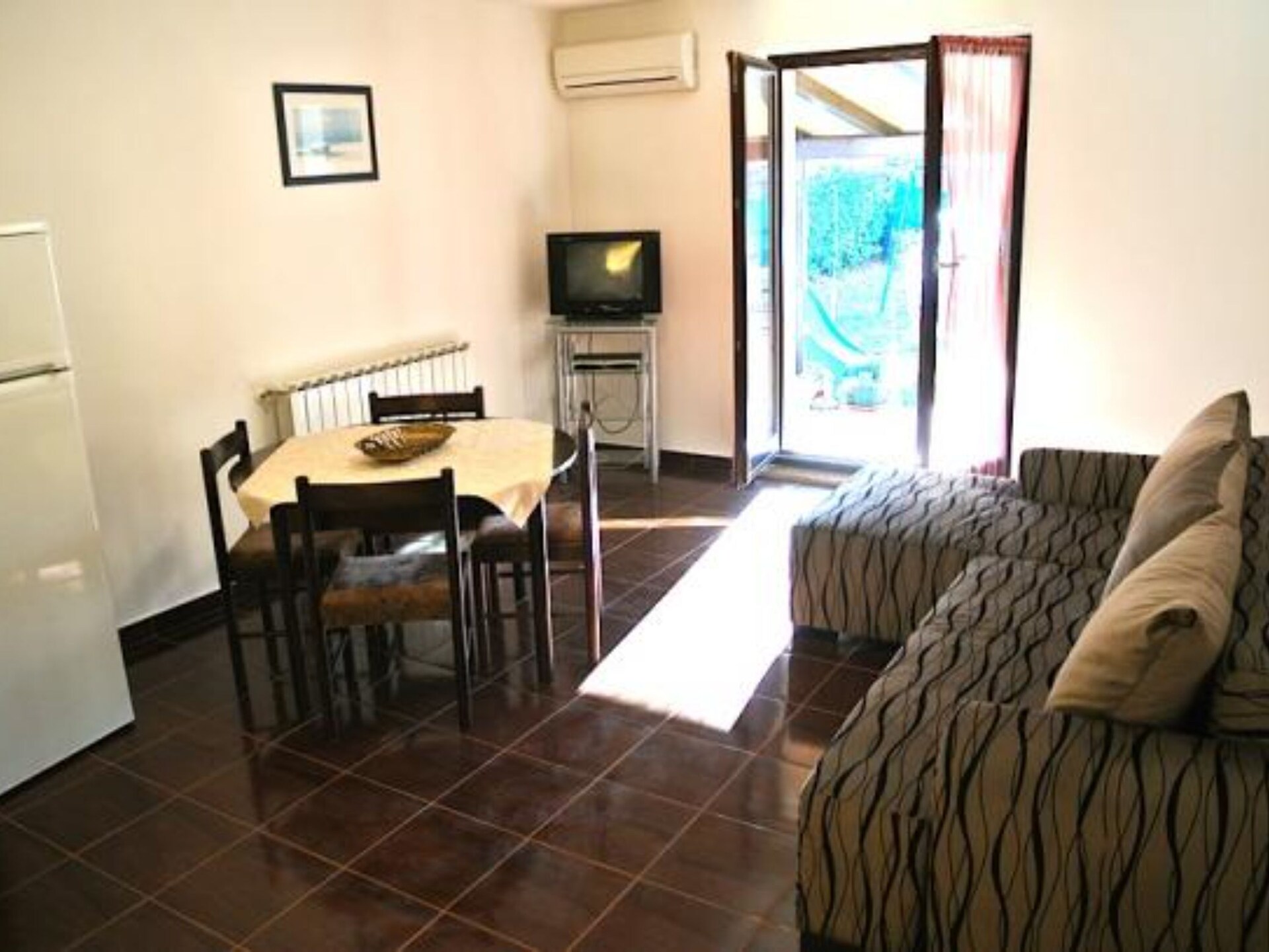 Knus appartement in Fažana met terras, op 200 meter van het strand - foto 1