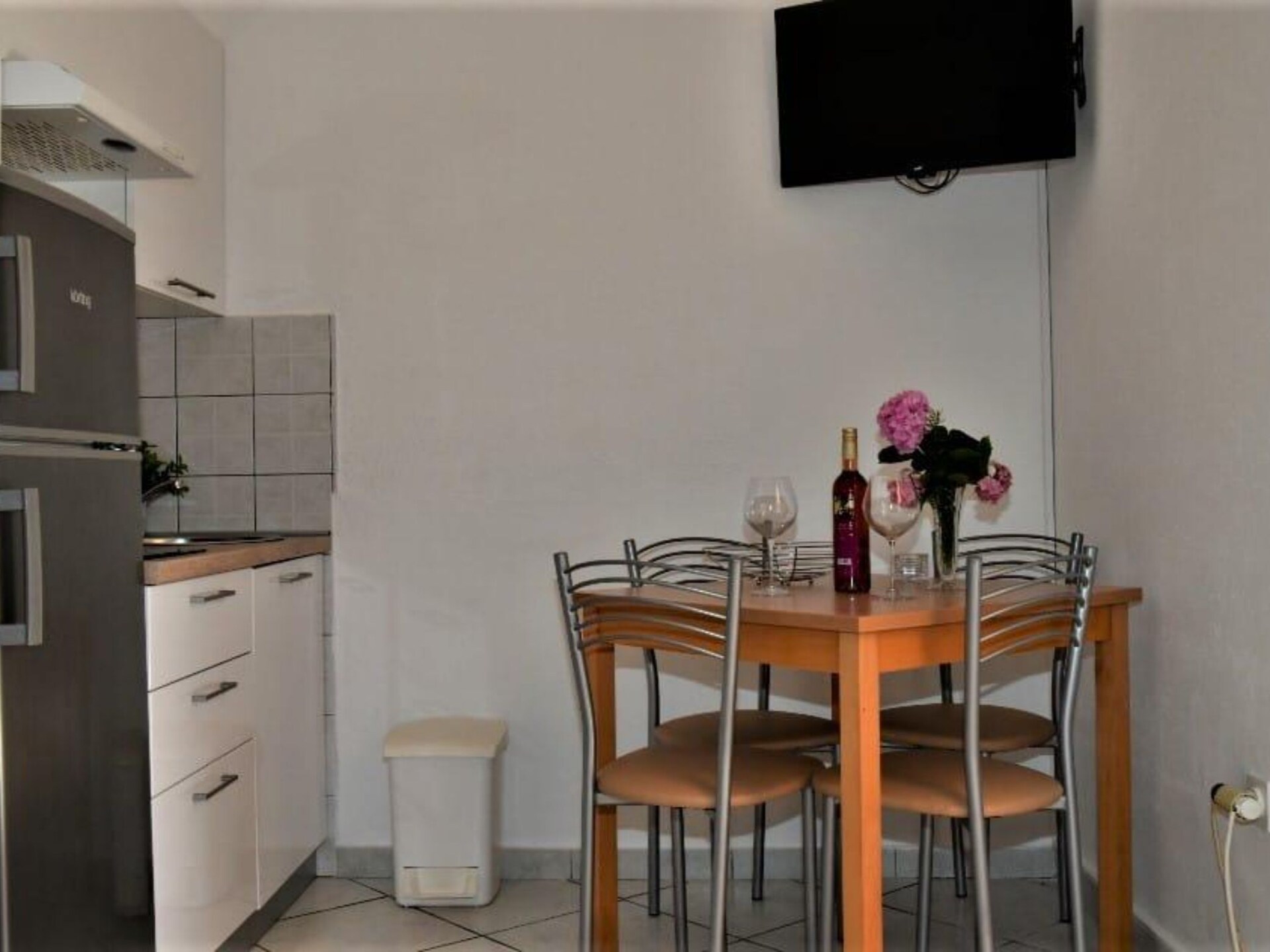 Sfeervol studio-appartement op 70 meter van het strand in Supetar, Brač - foto 3