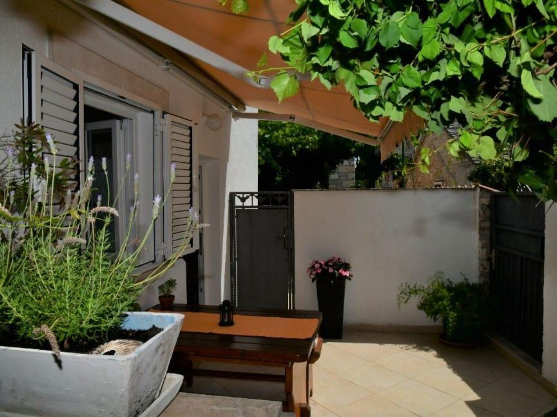 Sfeervol studio-appartement op 70 meter van het strand in Supetar, Brač - foto 8