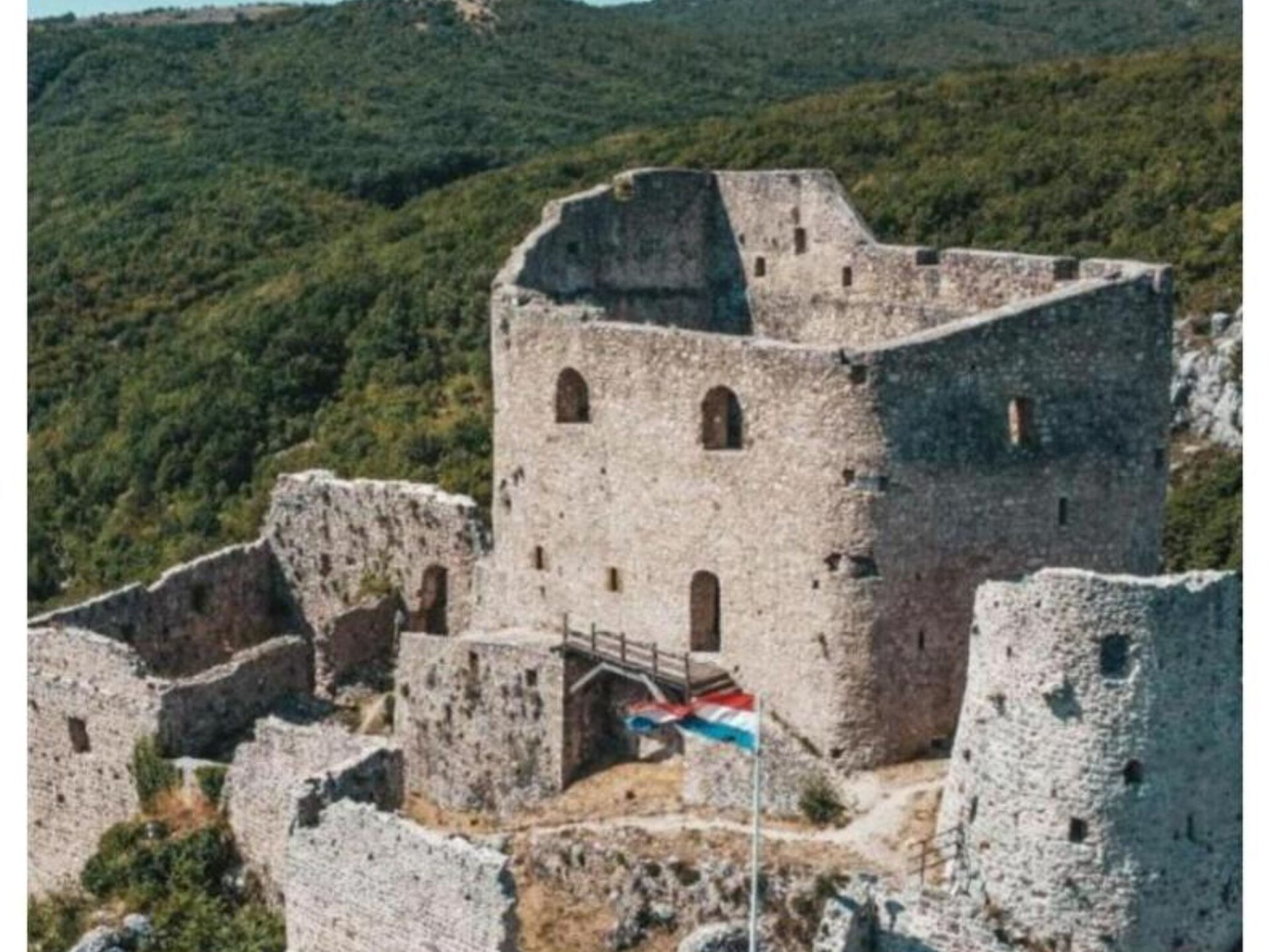 Tweepersoonskamer met terras en buitenkeuken in het authentieke Sinj - foto 6