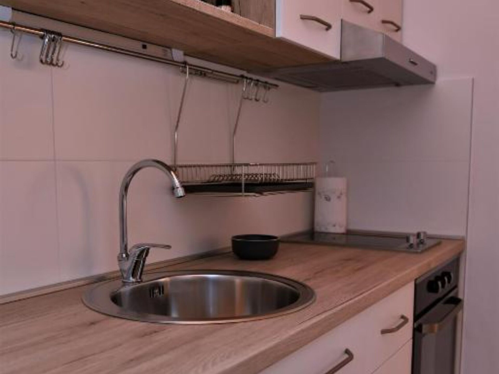 Knus appartement met terras en tuinzicht op 30 meter van zee in Supetar - foto 5
