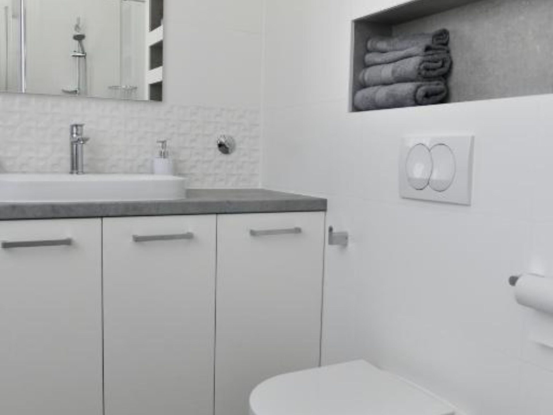 Ruim appartement met balkon en tuizicht in Supetar - foto 19