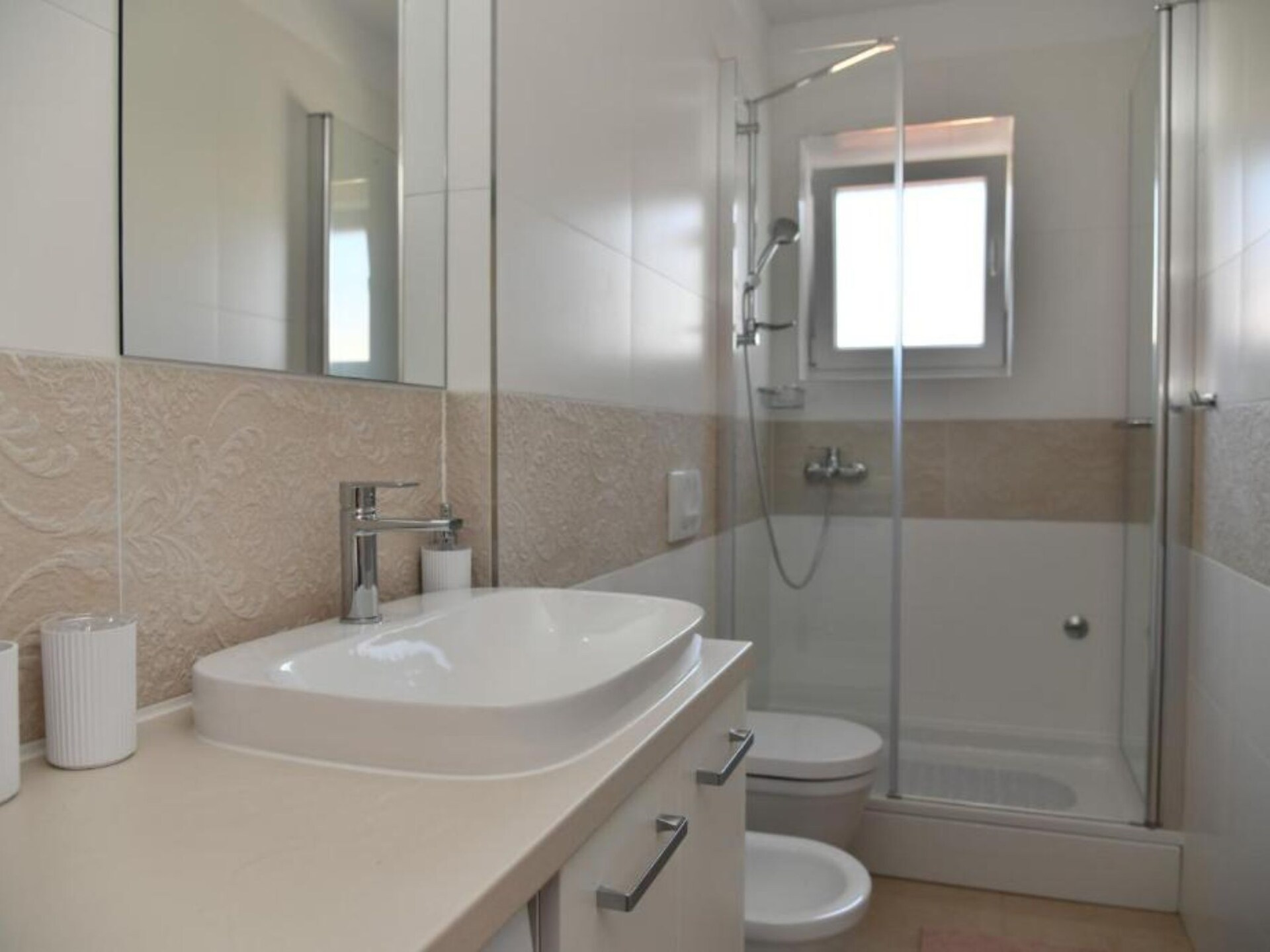 Ruim appartement met balkon en tuizicht in Supetar - foto 16