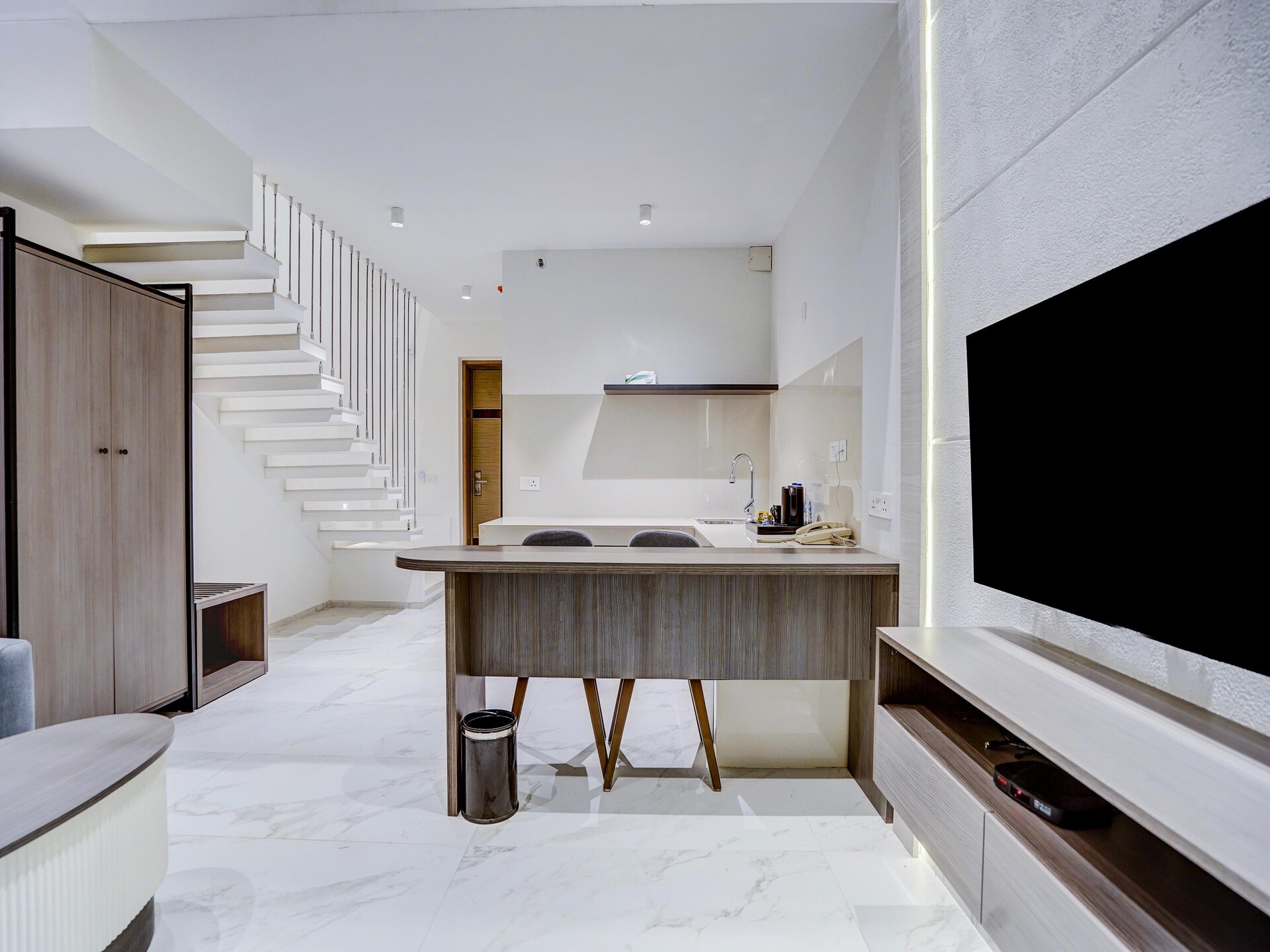 Luxe Duplex Suite met Kingsize Bed en Balkon in Gurgaon - foto 23