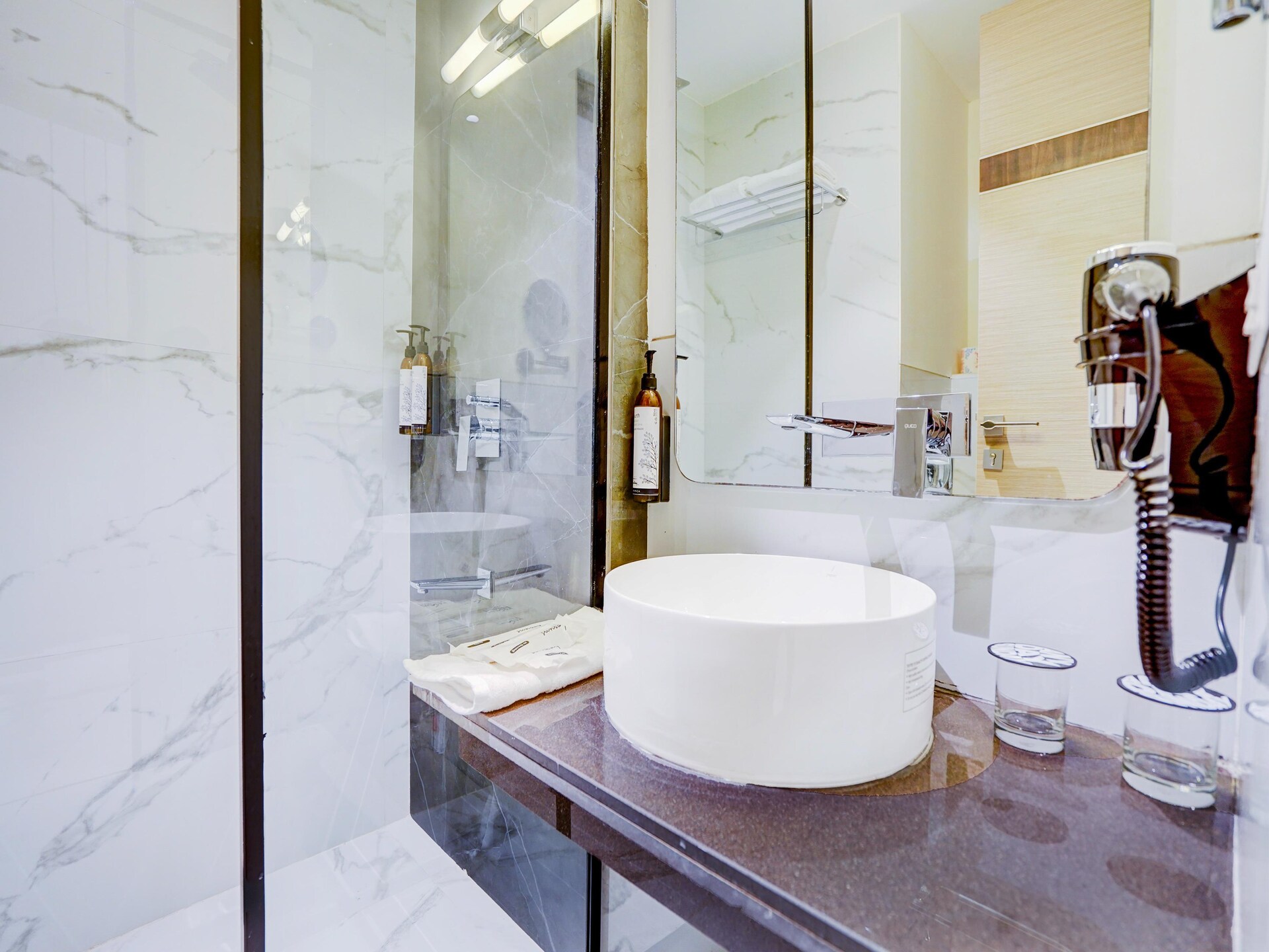 Luxe Duplex Suite met Kingsize Bed en Balkon in Gurgaon - foto 29
