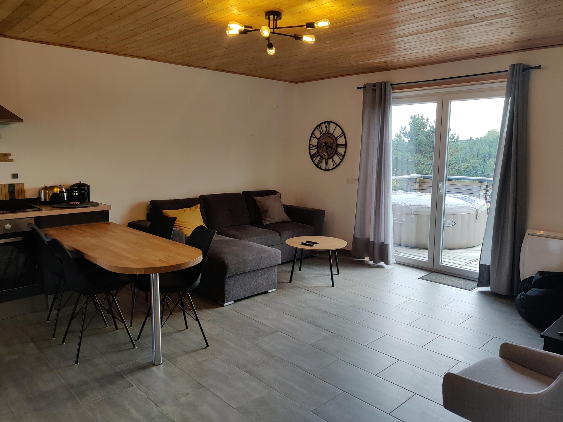 Elegant appartement met panoramisch uitzicht en jacuzzi nabij de Lacs de l'Eau d'Heure - foto 8