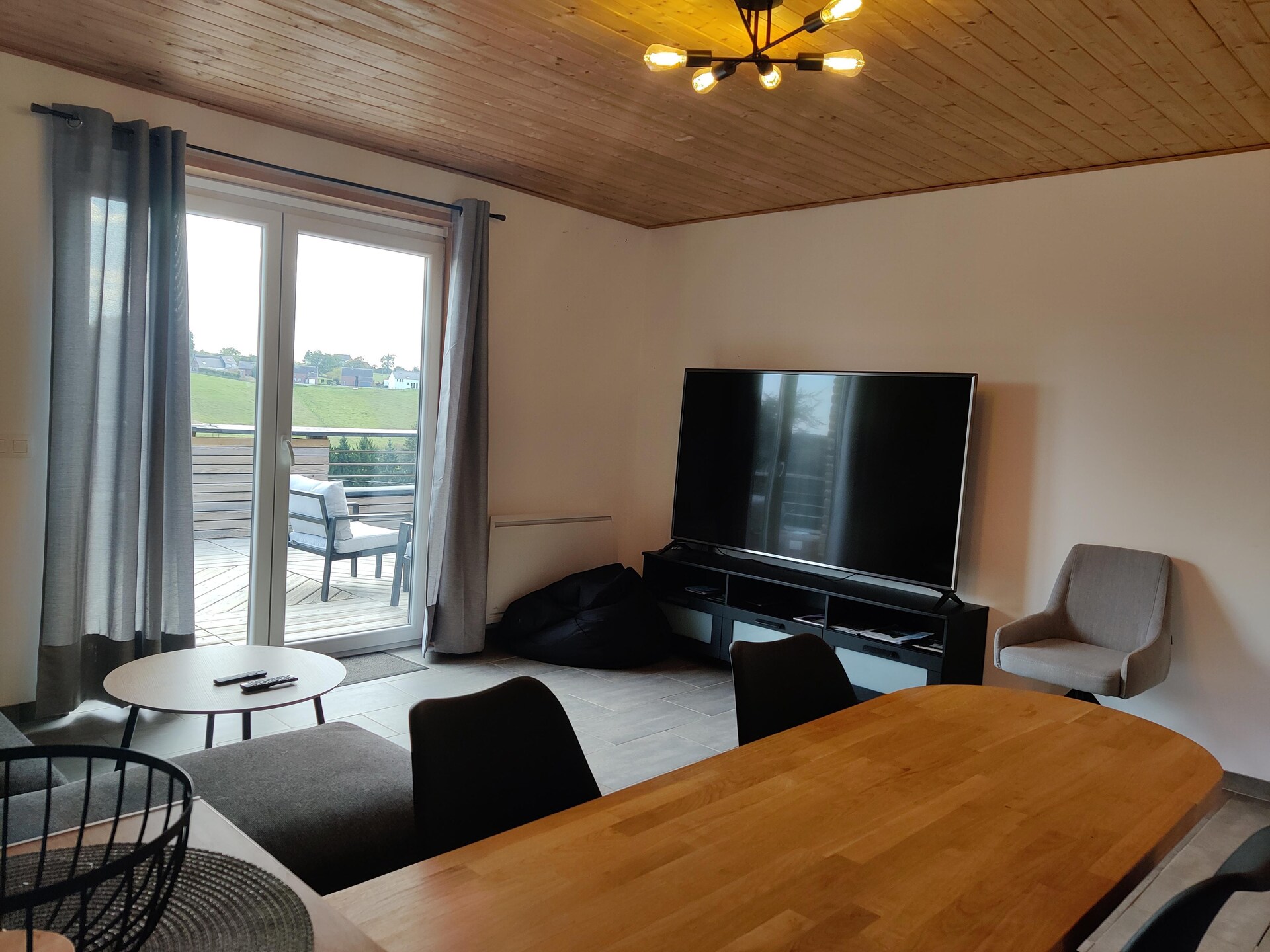 Elegant appartement met panoramisch uitzicht en jacuzzi nabij de Lacs de l'Eau d'Heure - foto 9