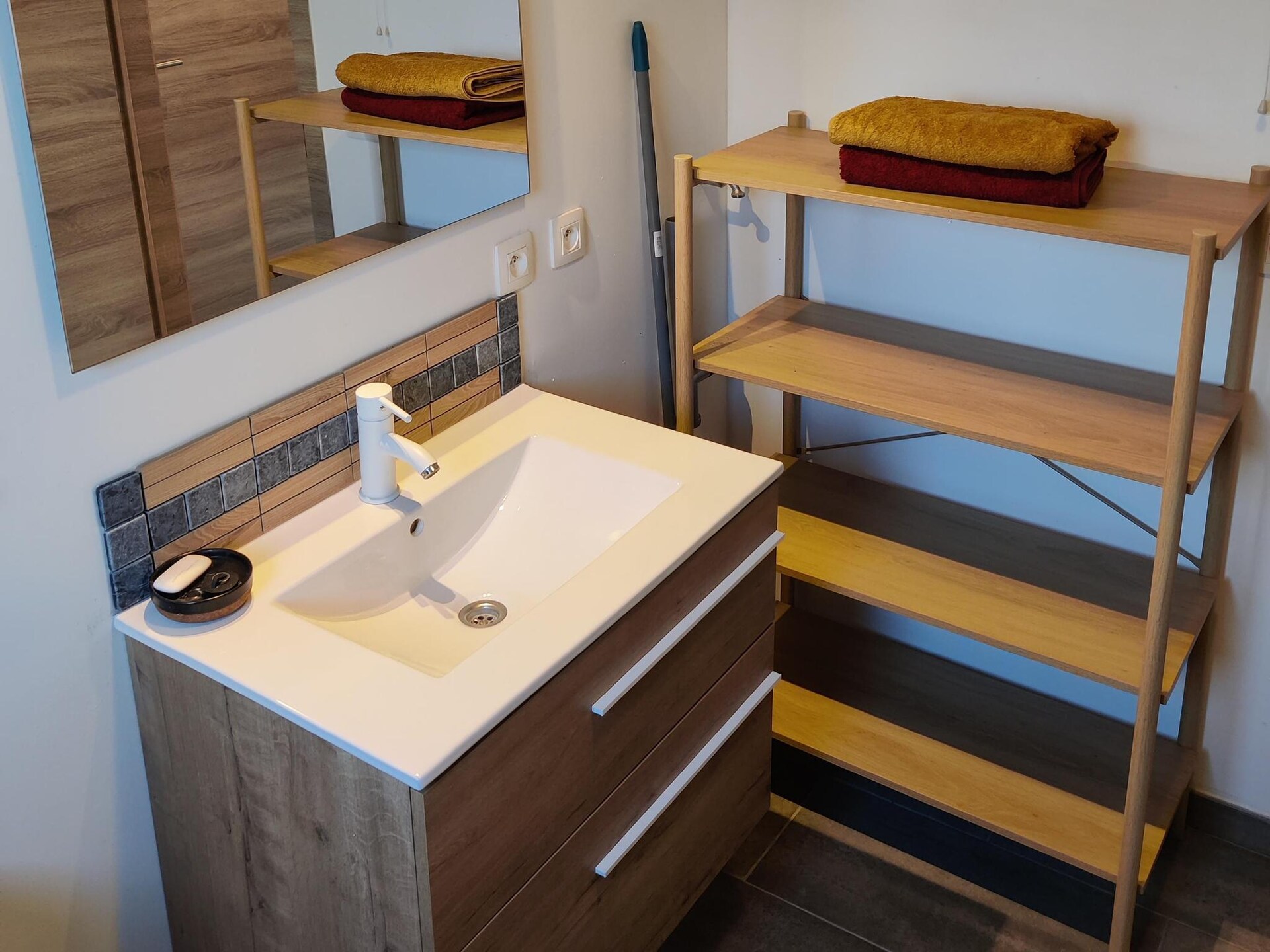 Elegant appartement met panoramisch uitzicht en jacuzzi nabij de Lacs de l'Eau d'Heure - foto 37