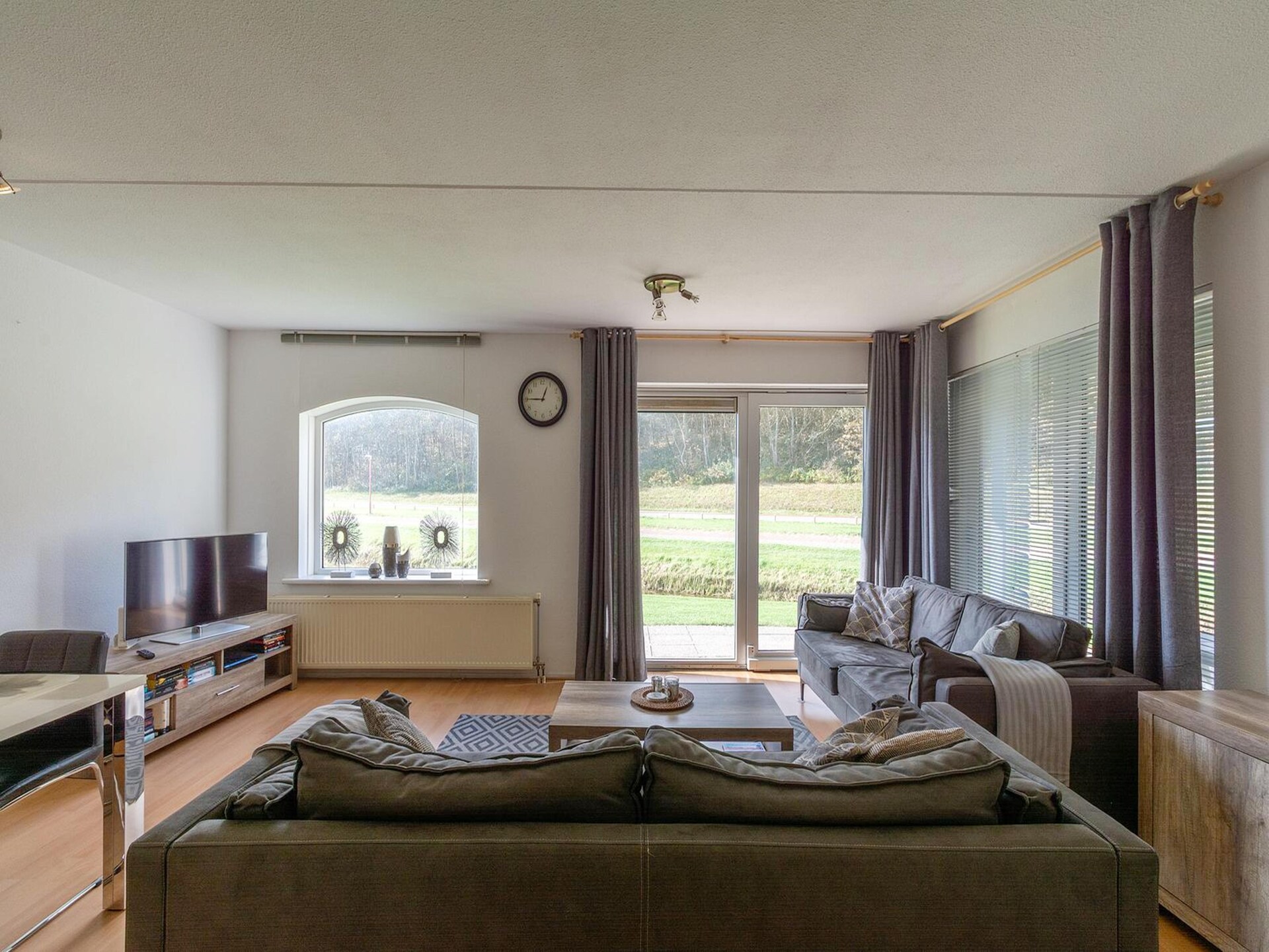 Gelijkvloers appartement met overdekt terras op 350m van het strand - foto 8