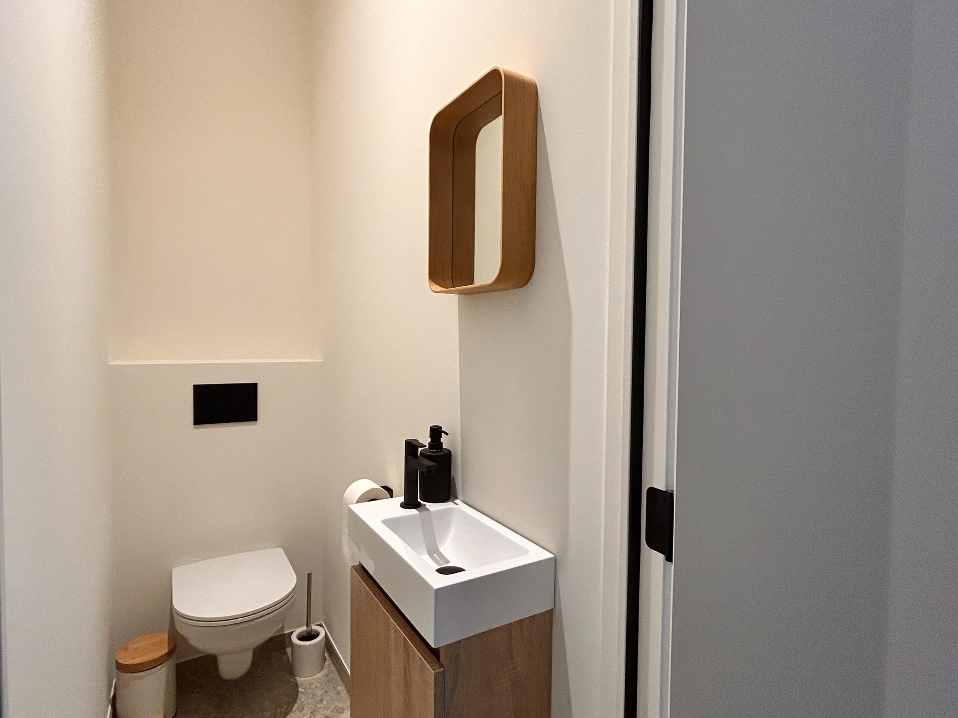 Stijlvol vakantiehuis voor 8 in gerenoveerde rijkswachtkazerne te Bree - foto 25