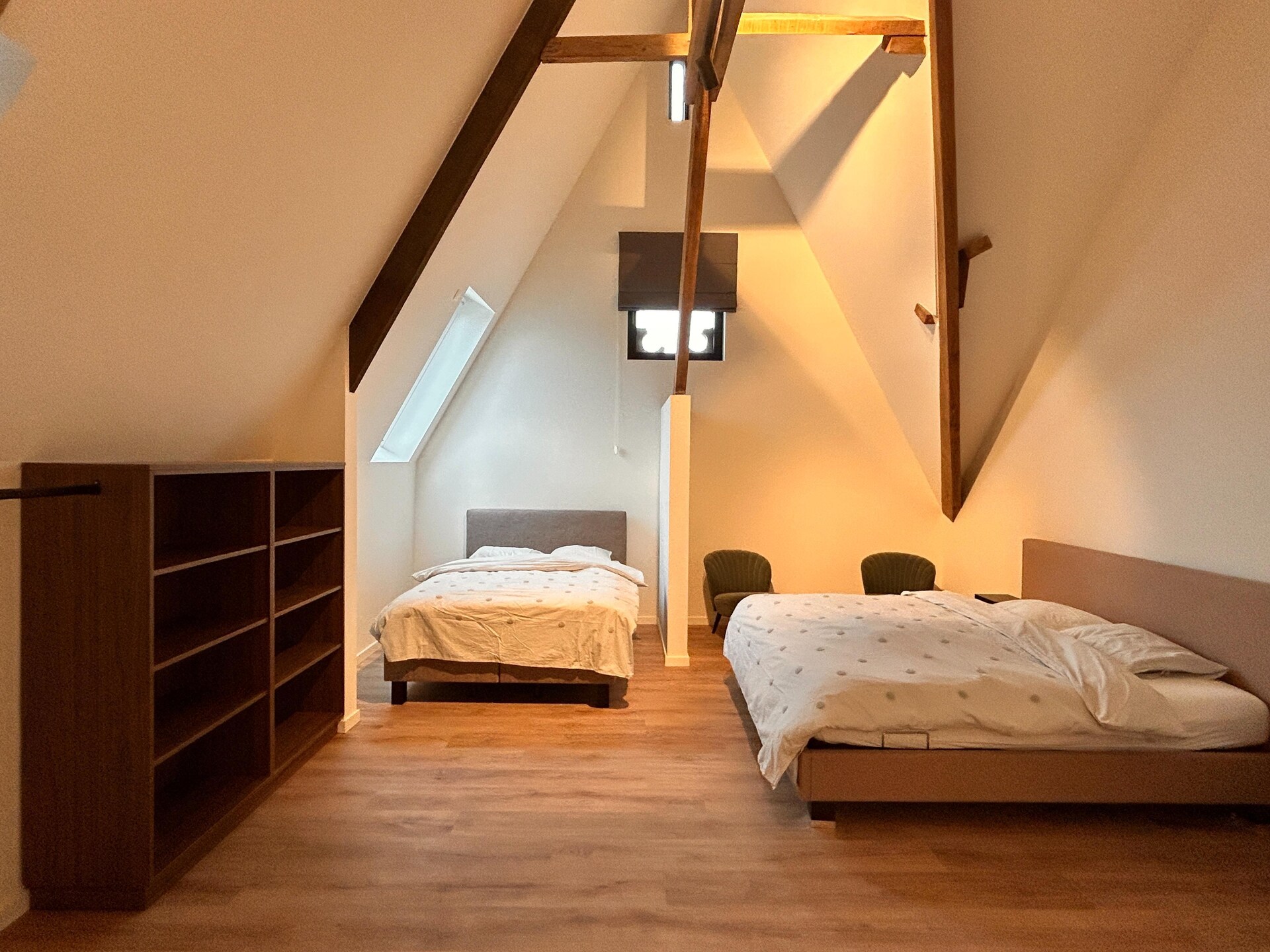 Stijlvol vakantiehuis voor 8 in gerenoveerde rijkswachtkazerne te Bree - foto 3