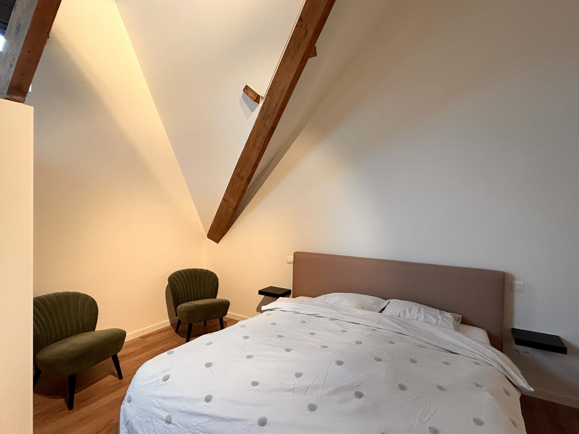 Stijlvol vakantiehuis voor 8 in gerenoveerde rijkswachtkazerne te Bree - foto 20