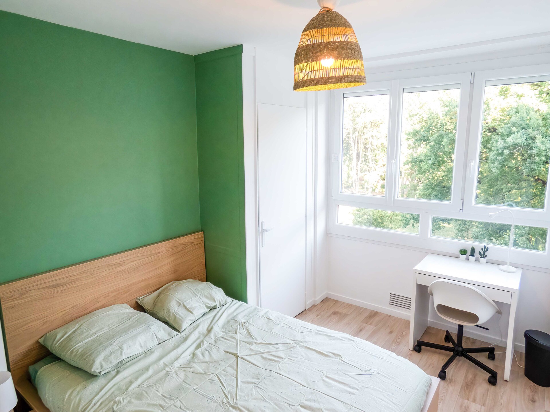 Lichte privékamer in gedeeld appartement nabij Parilly Park in Bron - foto 11