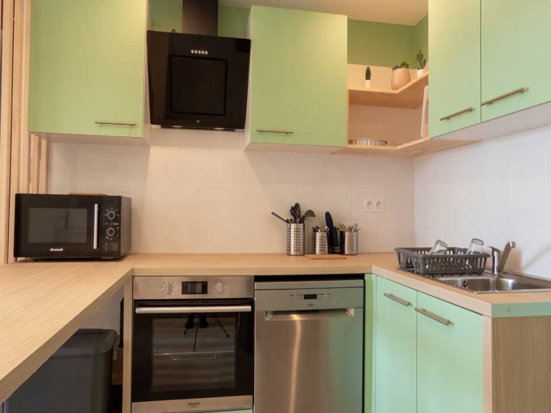 Lichte privékamer in gedeeld appartement nabij Parilly Park in Bron - foto 14