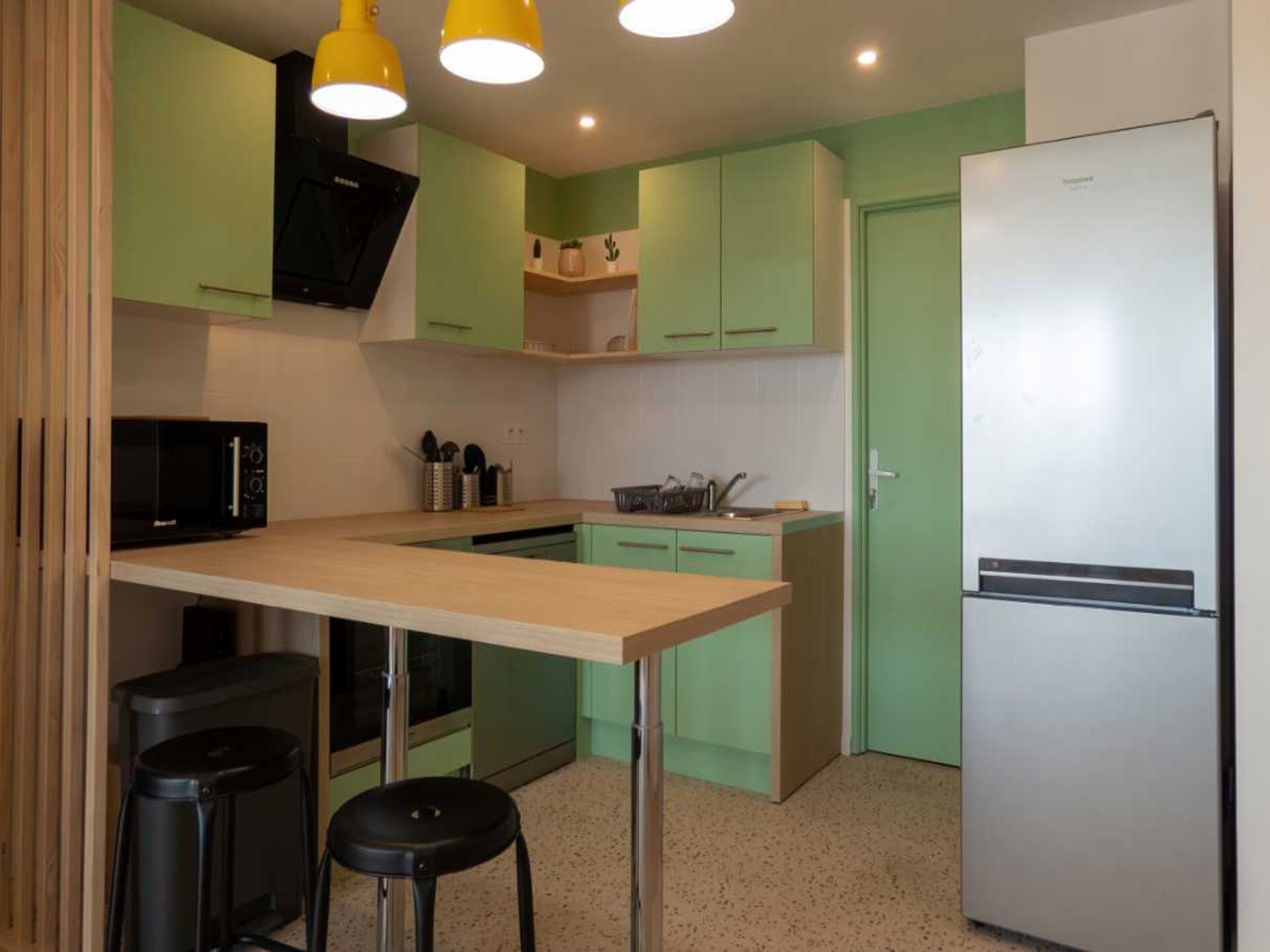 Lichte privékamer in gedeeld appartement nabij Parilly Park in Bron - foto 23