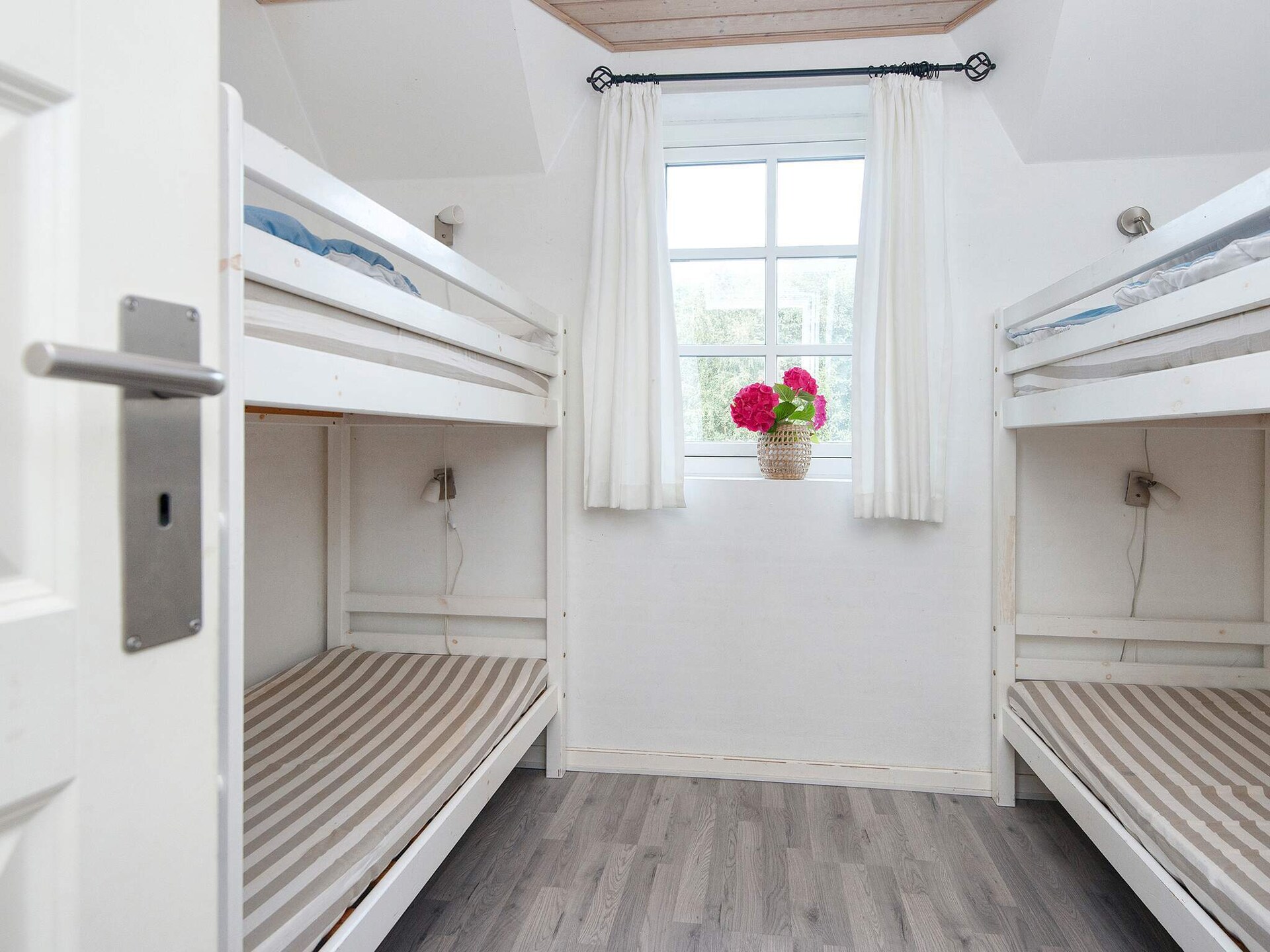 Luxe zwembadvilla voor 18 personen met hot tubs, 2 km van de Noordzee - foto 34