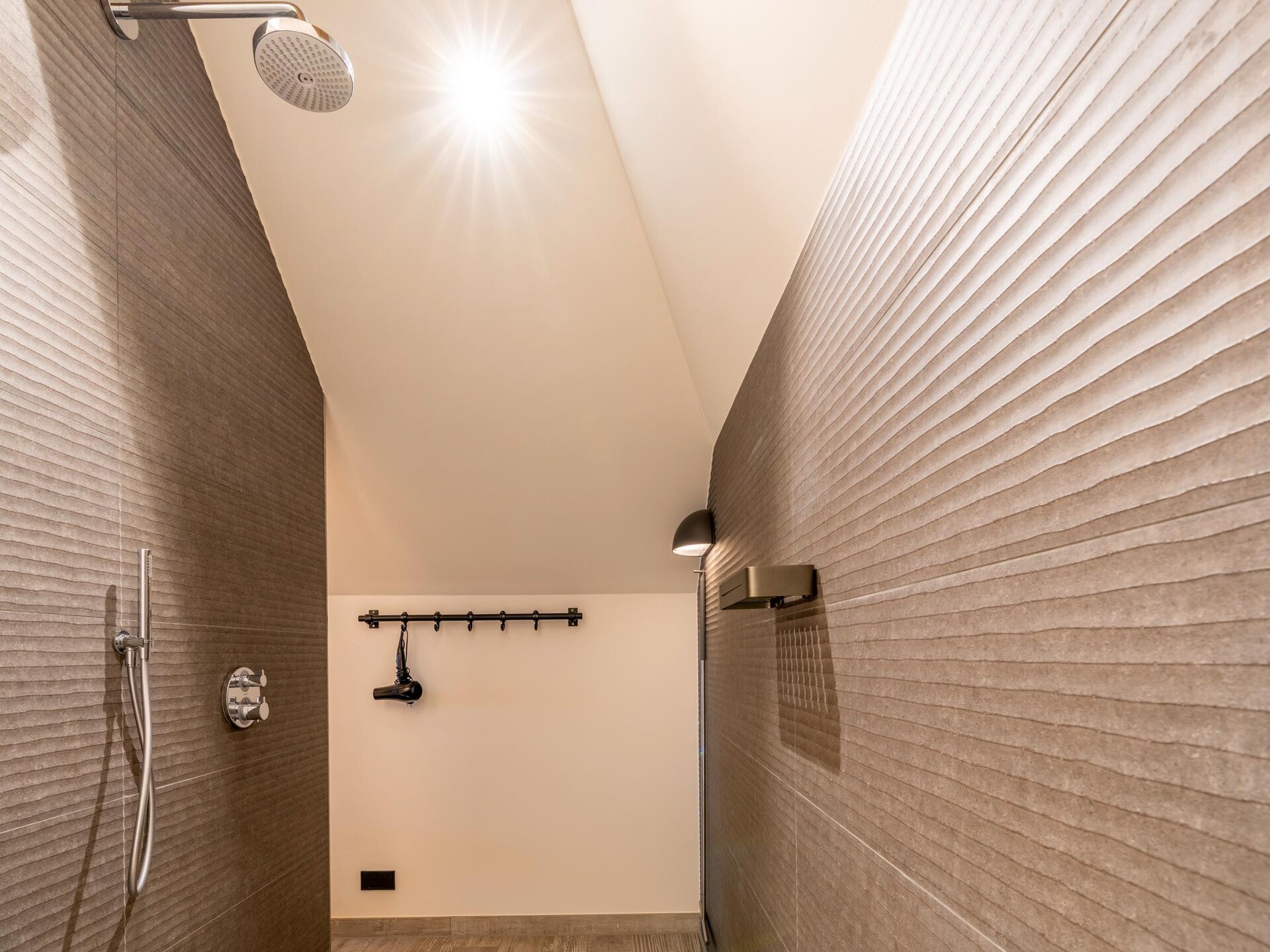 Luxe villa met hottub en buitenkeuken in bosrijke omgeving bij De Koog - foto 17