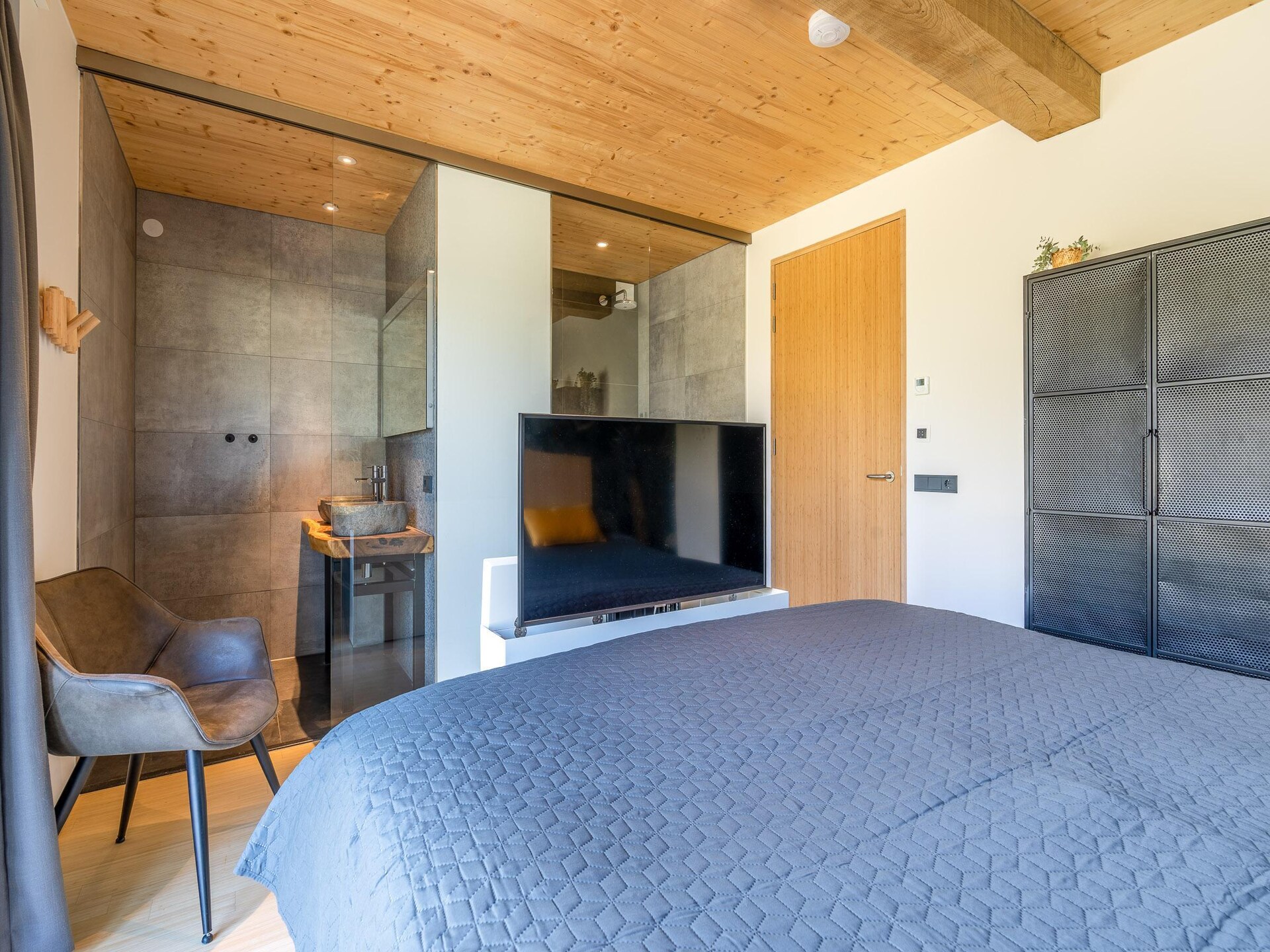 Luxe villa in Texels bos | 6p, hottub, buitenkeuken, strand 2km - foto 16